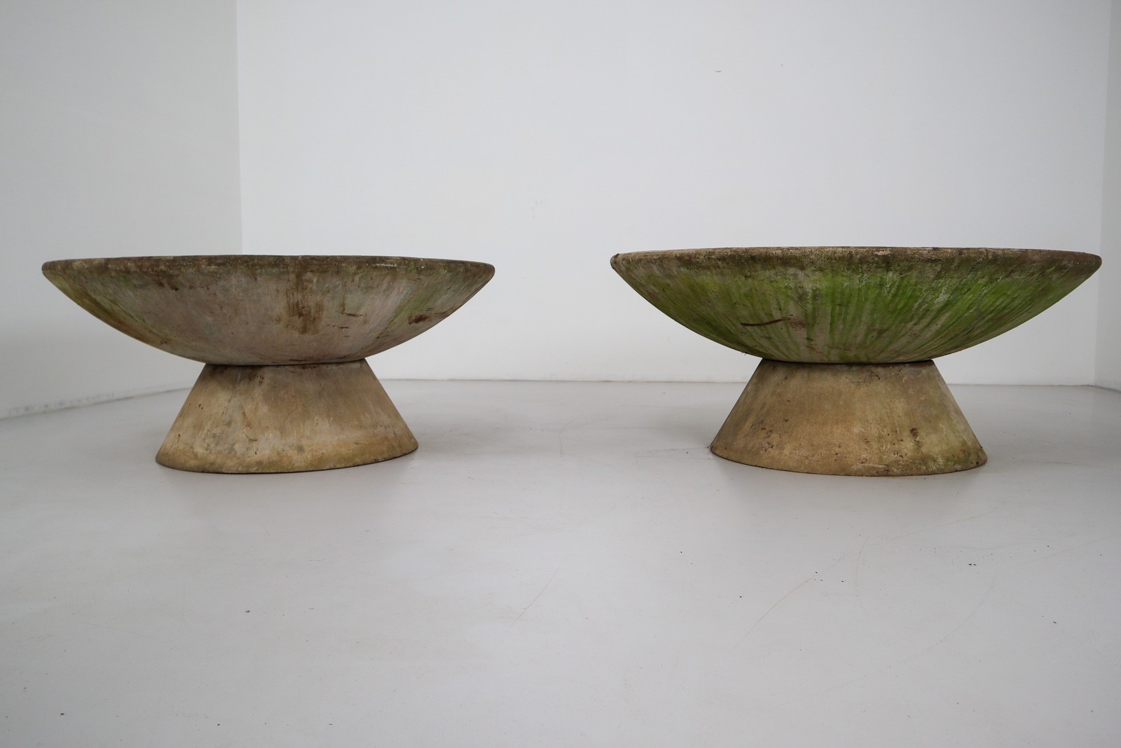 Modern Pair of Willy Guhl Vasque Planters xl size Mid-20th century