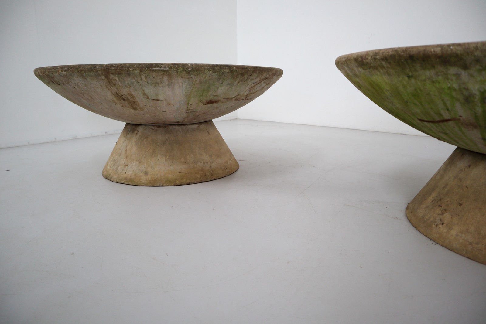 Modern Pair of Willy Guhl Vasque Planters xl size Mid-20th century