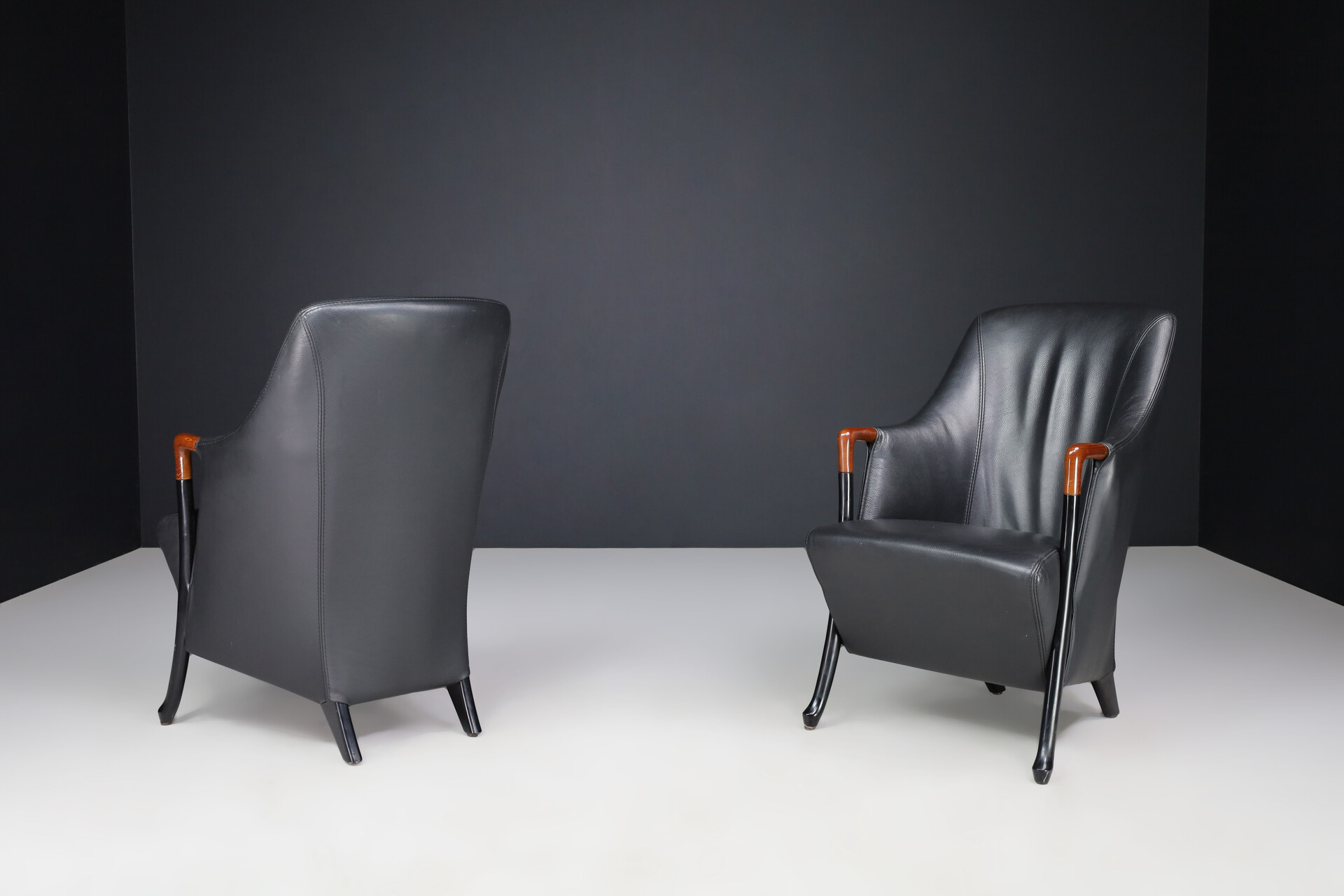 Modern Progetti Arm chair By Umberto Asnago For Giorgetti In Black leather Italy 1980s Late-20th century