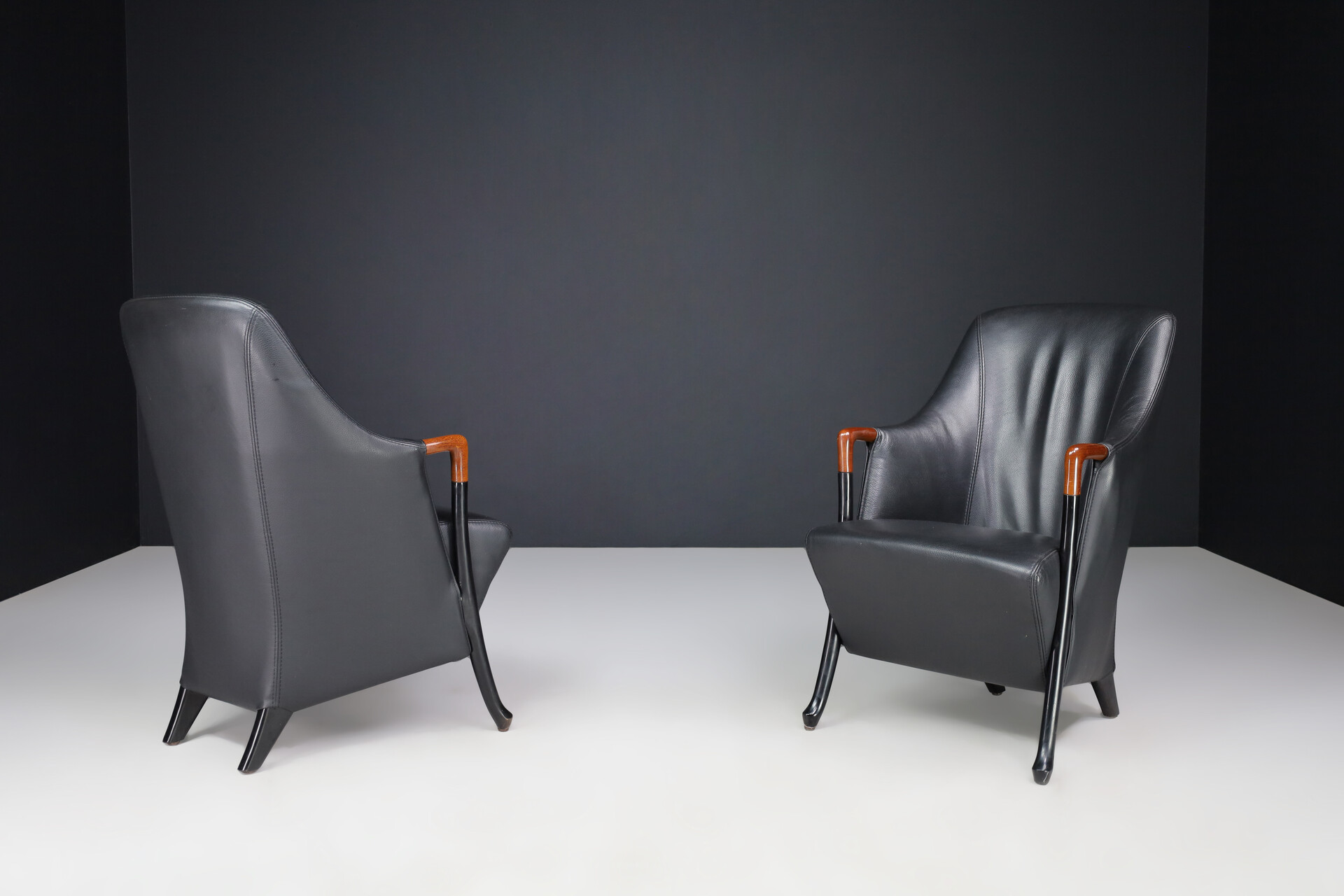 Modern Progetti Arm chair By Umberto Asnago For Giorgetti In Black leather Italy 1980s Late-20th century