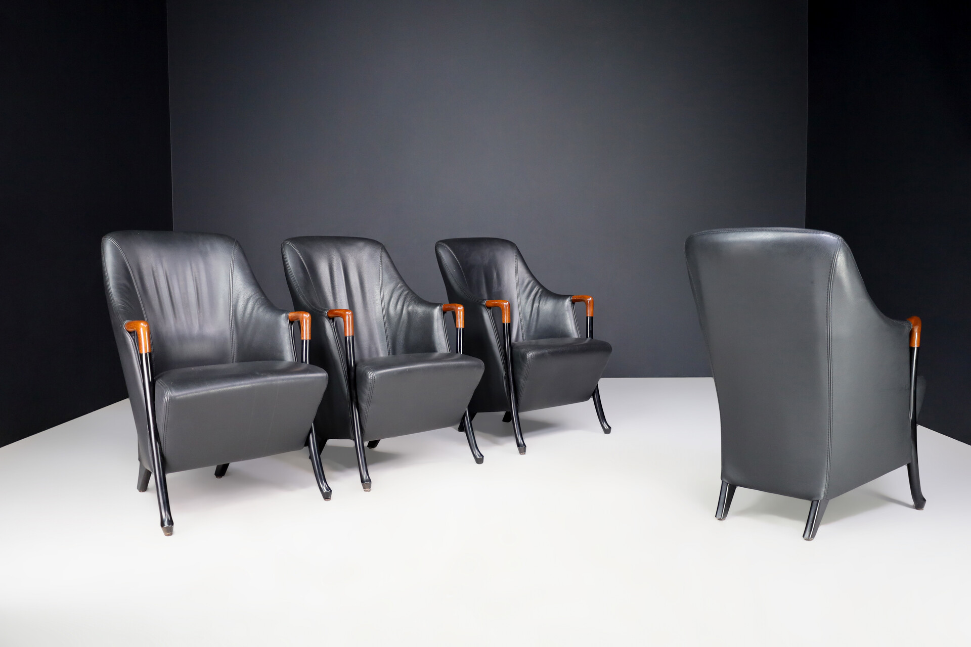 Modern Progetti Arm chair By Umberto Asnago For Giorgetti In Black leather Italy 1980s Late-20th century