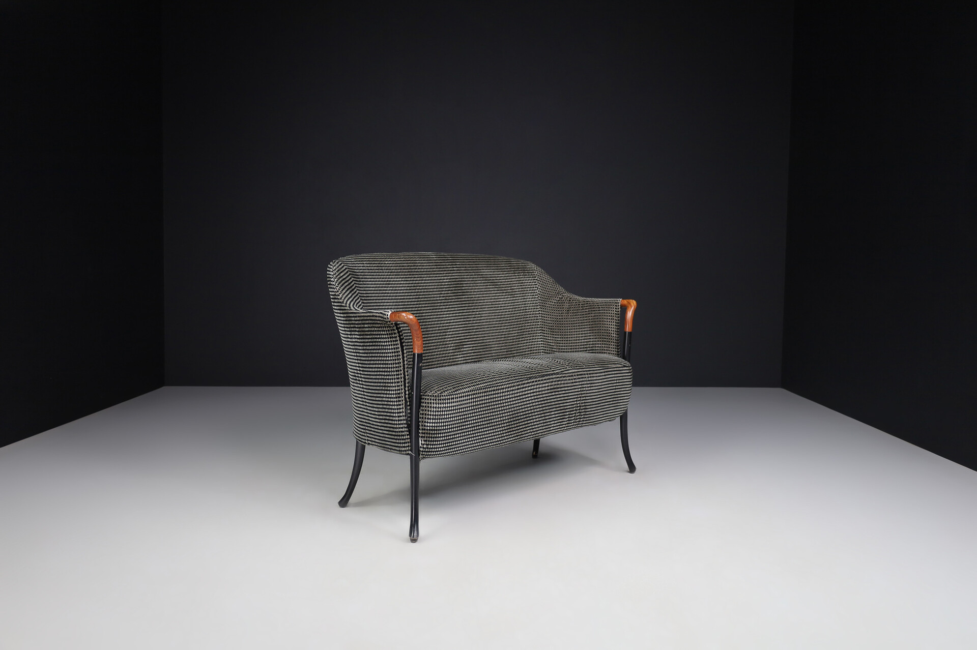 Modern Progetti bench - sofa by Umberto Asnago for Giorgetti in original fabric Italy 1980s Late-20th century