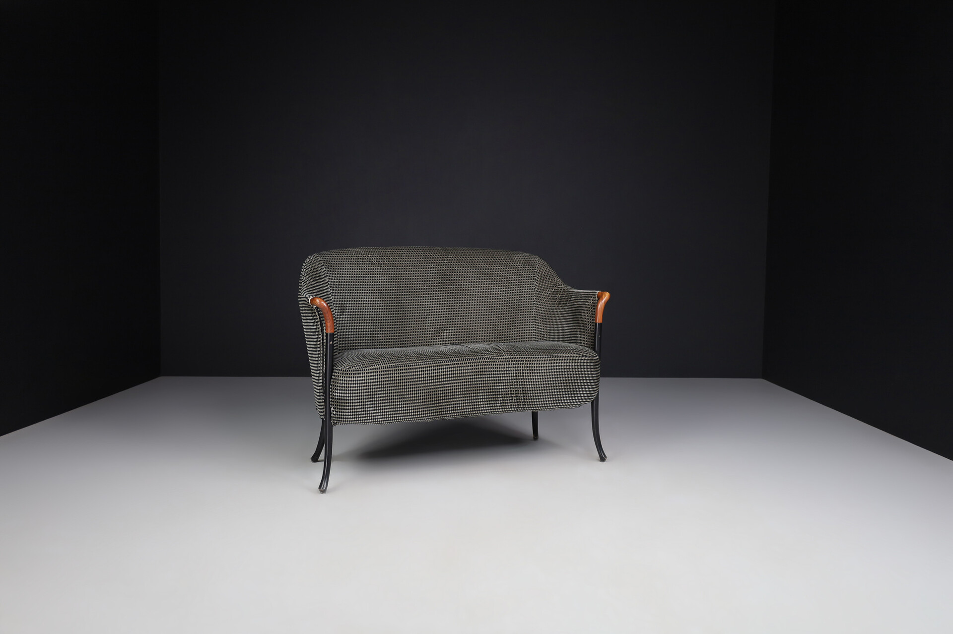 Modern Progetti bench - sofa by Umberto Asnago for Giorgetti in original fabric Italy 1980s Late-20th century