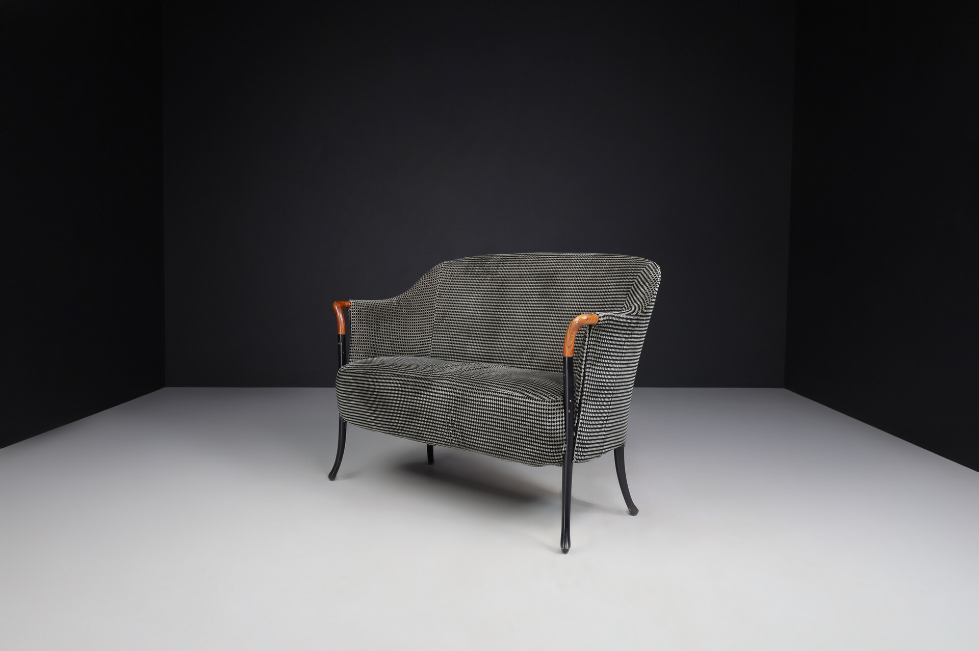 Modern Progetti bench - sofa by Umberto Asnago for Giorgetti in original fabric Italy 1980s Late-20th century