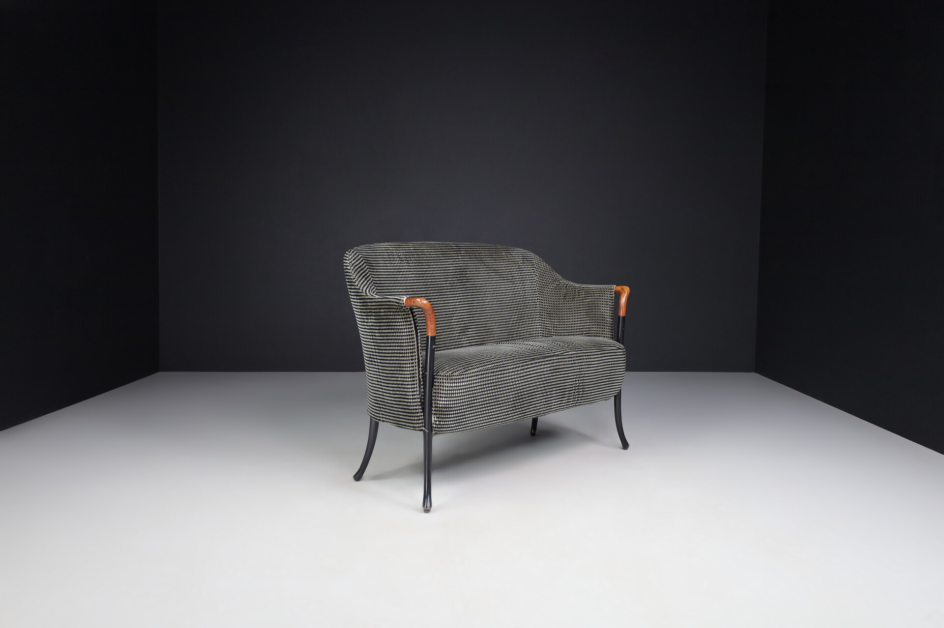 Modern Progetti bench - sofa by Umberto Asnago for Giorgetti in original fabric Italy 1980s Late-20th century