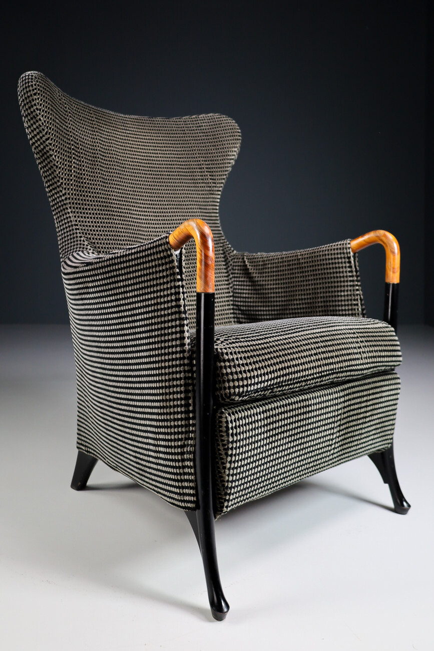 Modern Progetti wing chair armchair by Umberto Asnago for Giorgetti in original fabric Italy 1980s Late-20th century