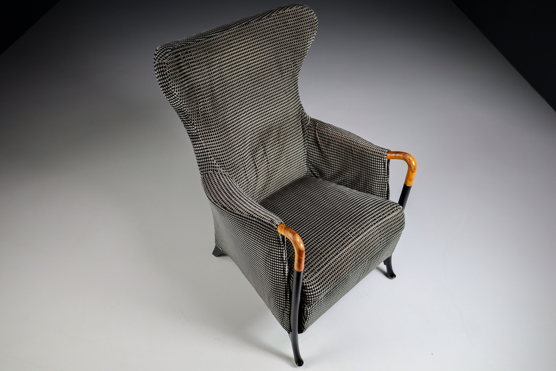 Modern Progetti wing chair armchair by Umberto Asnago for Giorgetti in original fabric Italy 1980s Late-20th century