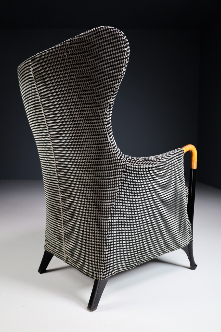 Modern Progetti wing chair armchair by Umberto Asnago for Giorgetti in original fabric Italy 1980s Late-20th century