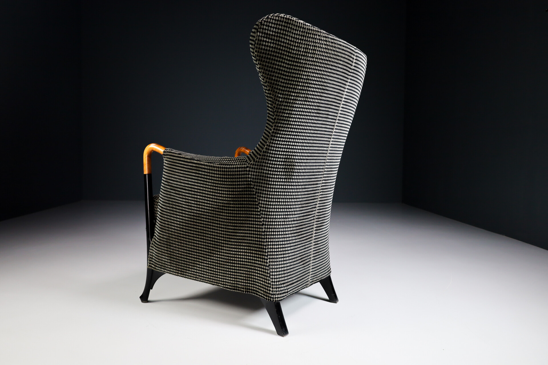 Modern Progetti wing chair armchair by Umberto Asnago for Giorgetti in original fabric Italy 1980s Late-20th century