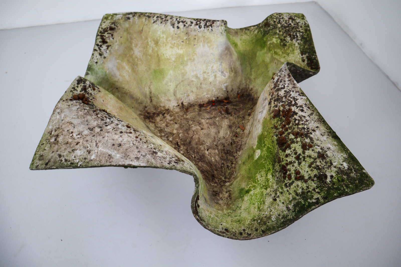 Modern Very Large Willy Guhl Midcentury Indoor/ Outdoor Handkerchief Planter Mid-20th century