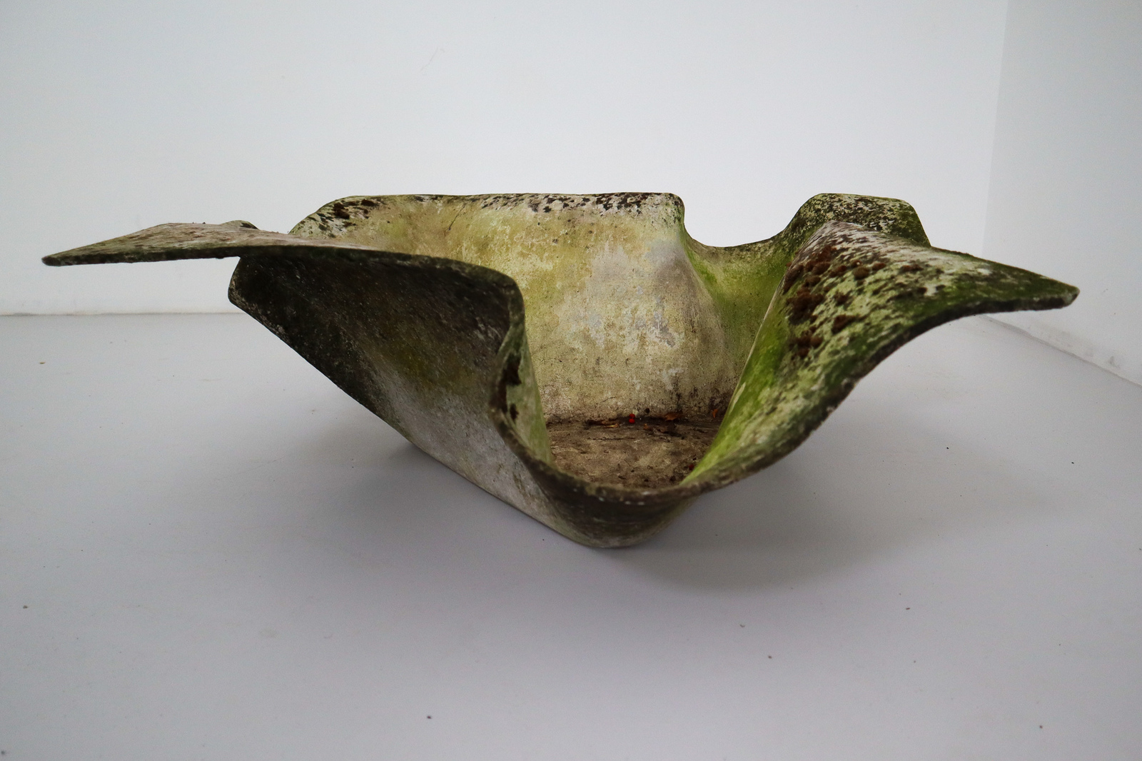 Modern Very Large Willy Guhl Midcentury Indoor/ Outdoor Handkerchief Planter Mid-20th century