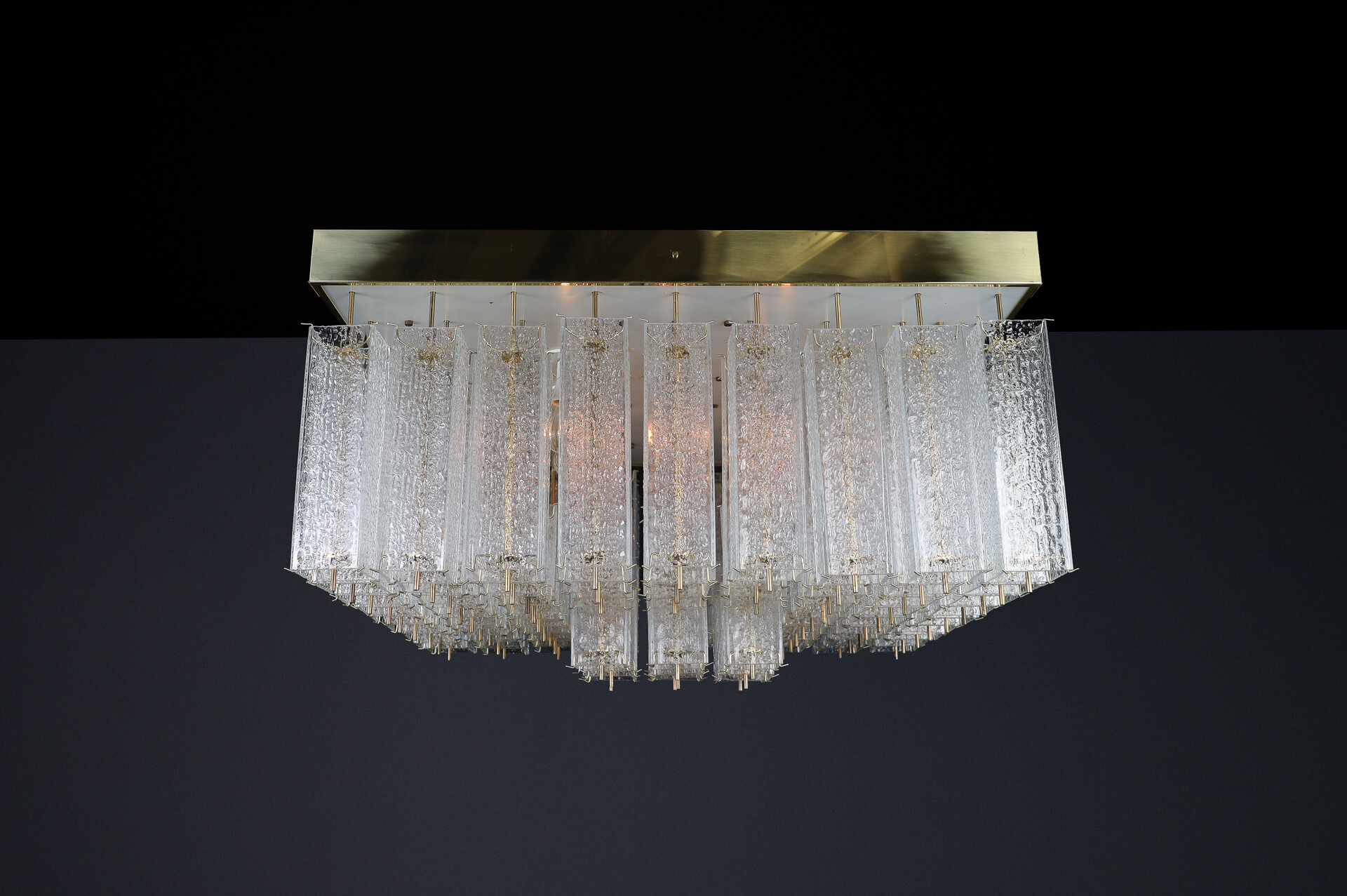 Monumental 1960s Bohemian Flush Mount Chandelier in Textured Glass and Brass. CZ 1960 Mid-20th century