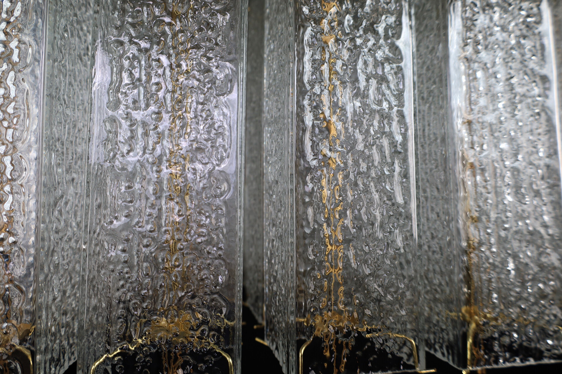 Monumental 1960s Bohemian Flush Mount Chandelier in Textured Glass and Brass. CZ 1960 Mid-20th century