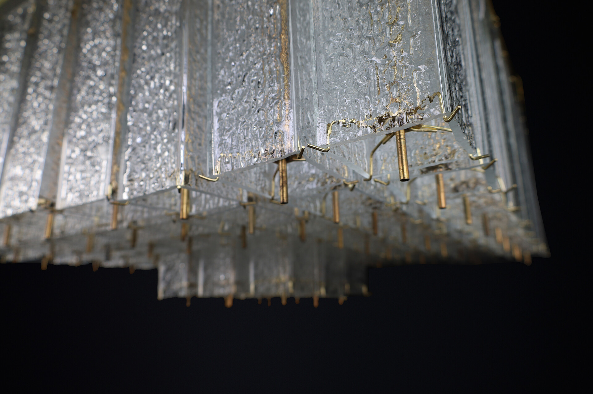 Monumental 1960s Bohemian Flush Mount Chandelier in Textured Glass and Brass. CZ 1960 Mid-20th century