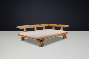 Monumental French Brutalist Walnut Daybed, Sculptural with Bouclé Upholstery. Mid-20th century