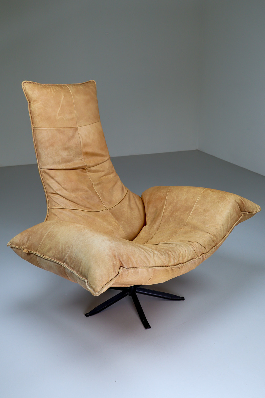 Monumental Leather Lounge Chair by Gerard van den Berg , The Netherlands 1970s Mid-20th century