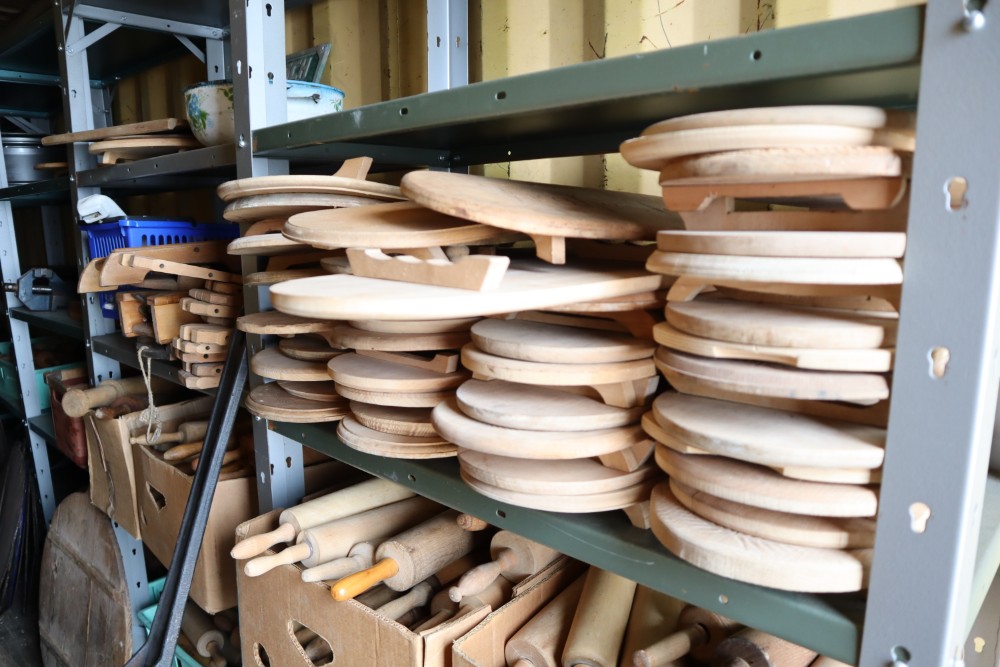 More than 4000 m2 storage and stock of the most diverse decoration, furniture and decoration. 20th century