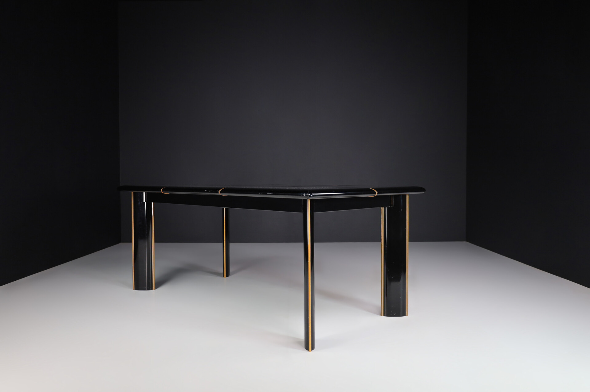 Neoclassical Pierre Cardin Roche Bobois  Black Lacquer Glass Dining Table, Italy 1970s Late-20th century