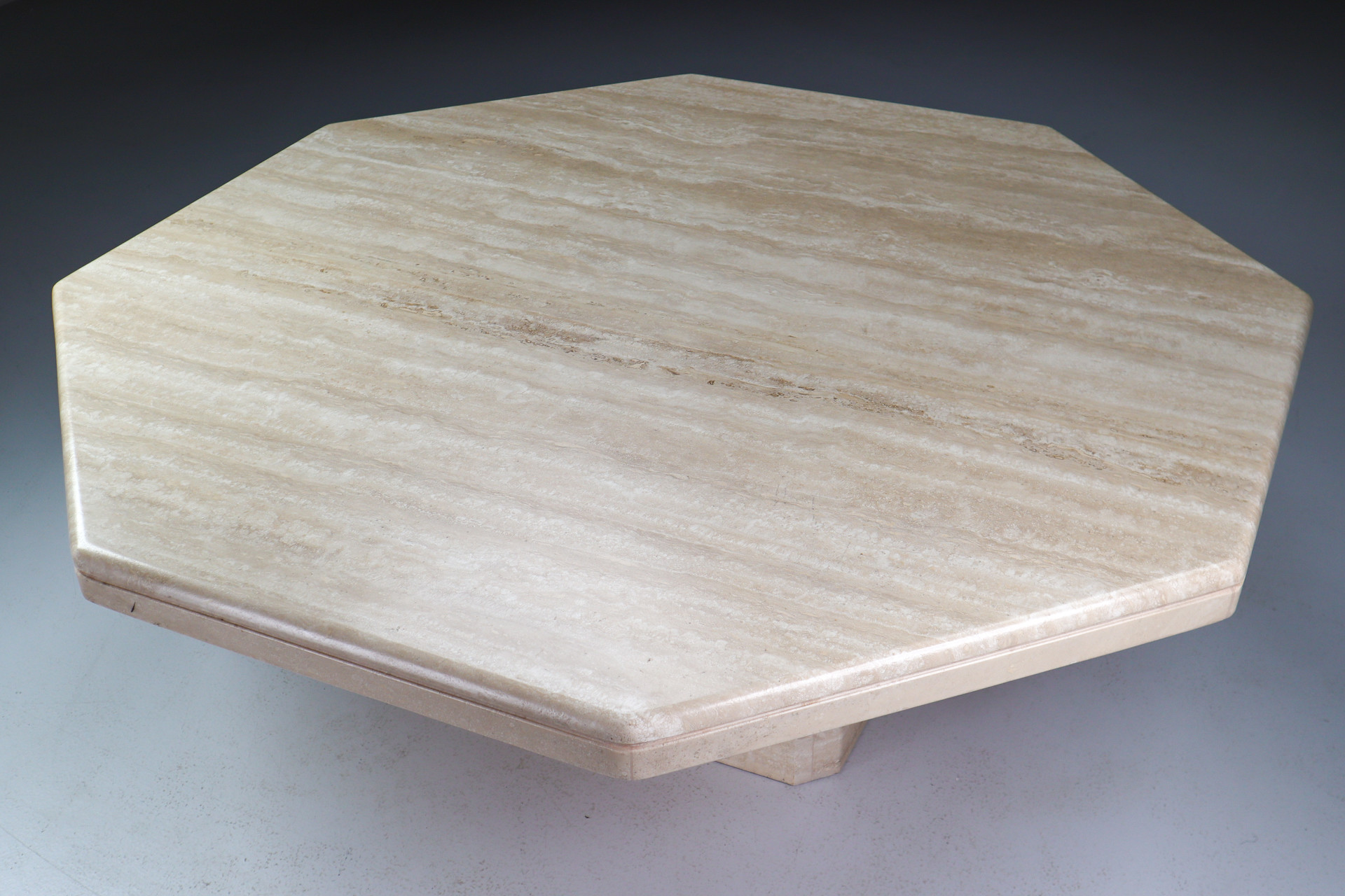 Octagonal Coffee Table in Travertine, Italy 1970s Mid-20th century