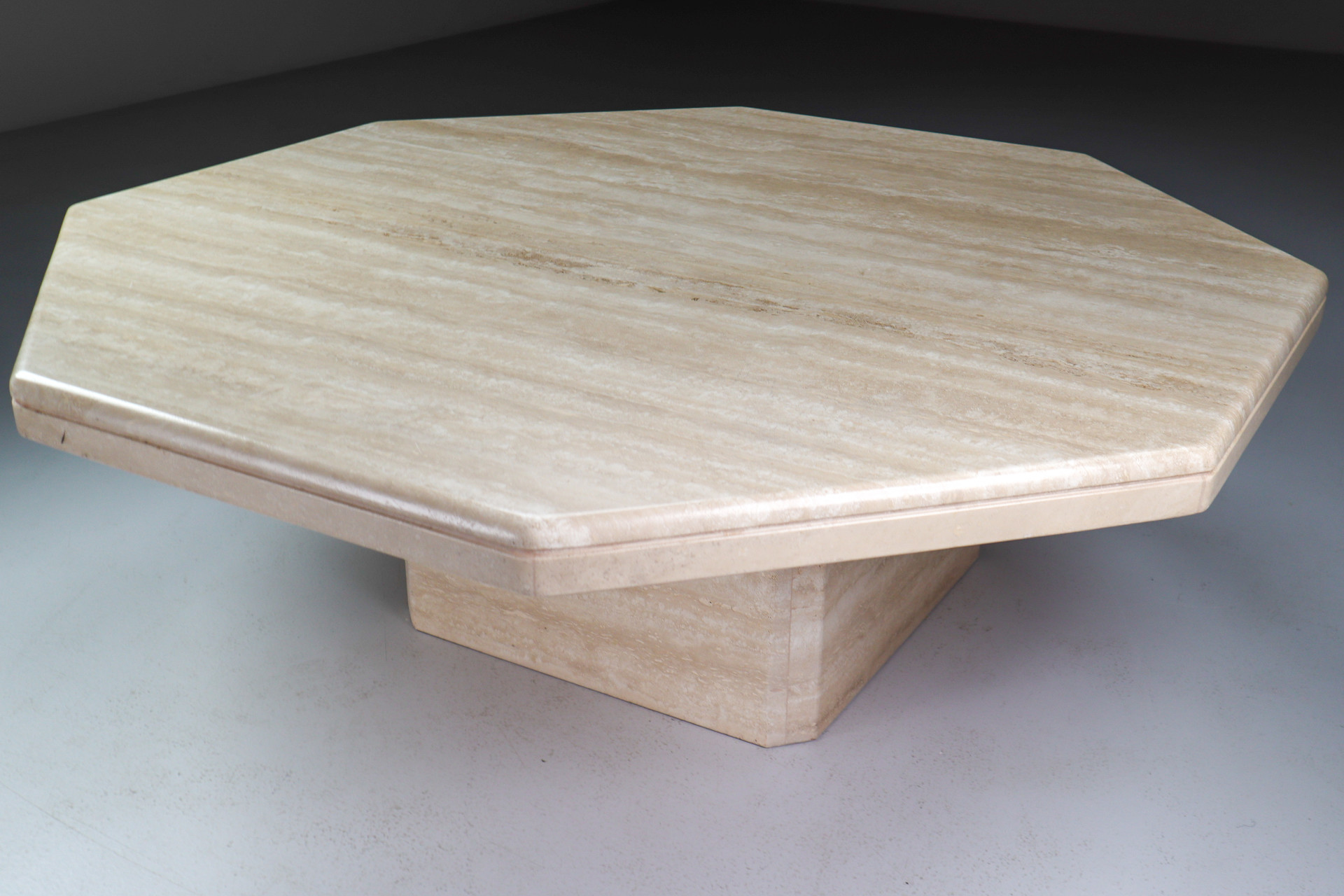 Octagonal Coffee Table in Travertine, Italy 1970s Mid-20th century