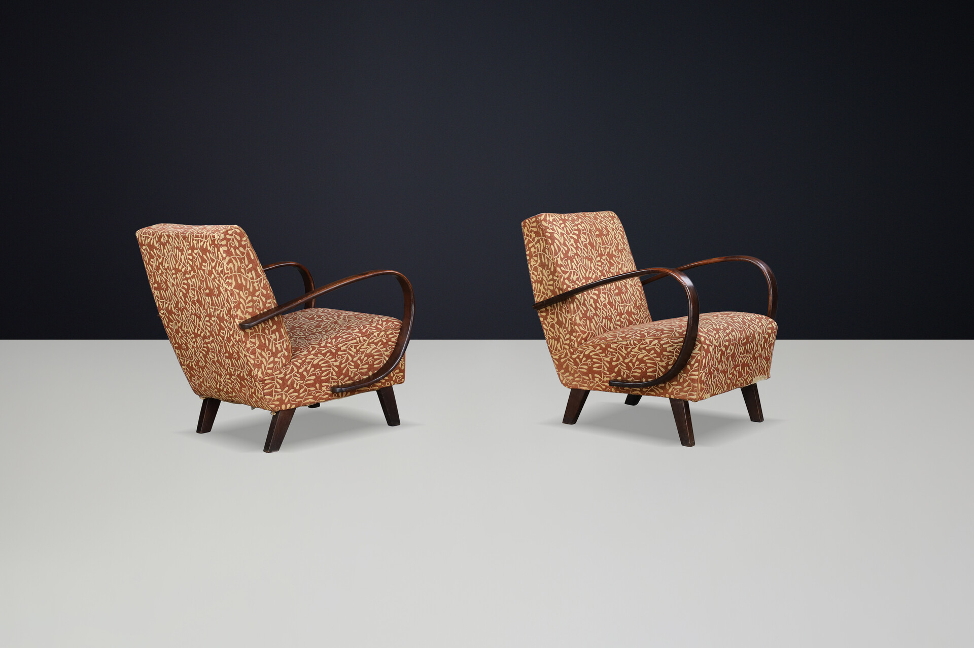 Pair of 1940s Jindřich Halabala Bentwood Armchairs with Original Upholstery Early-20th century