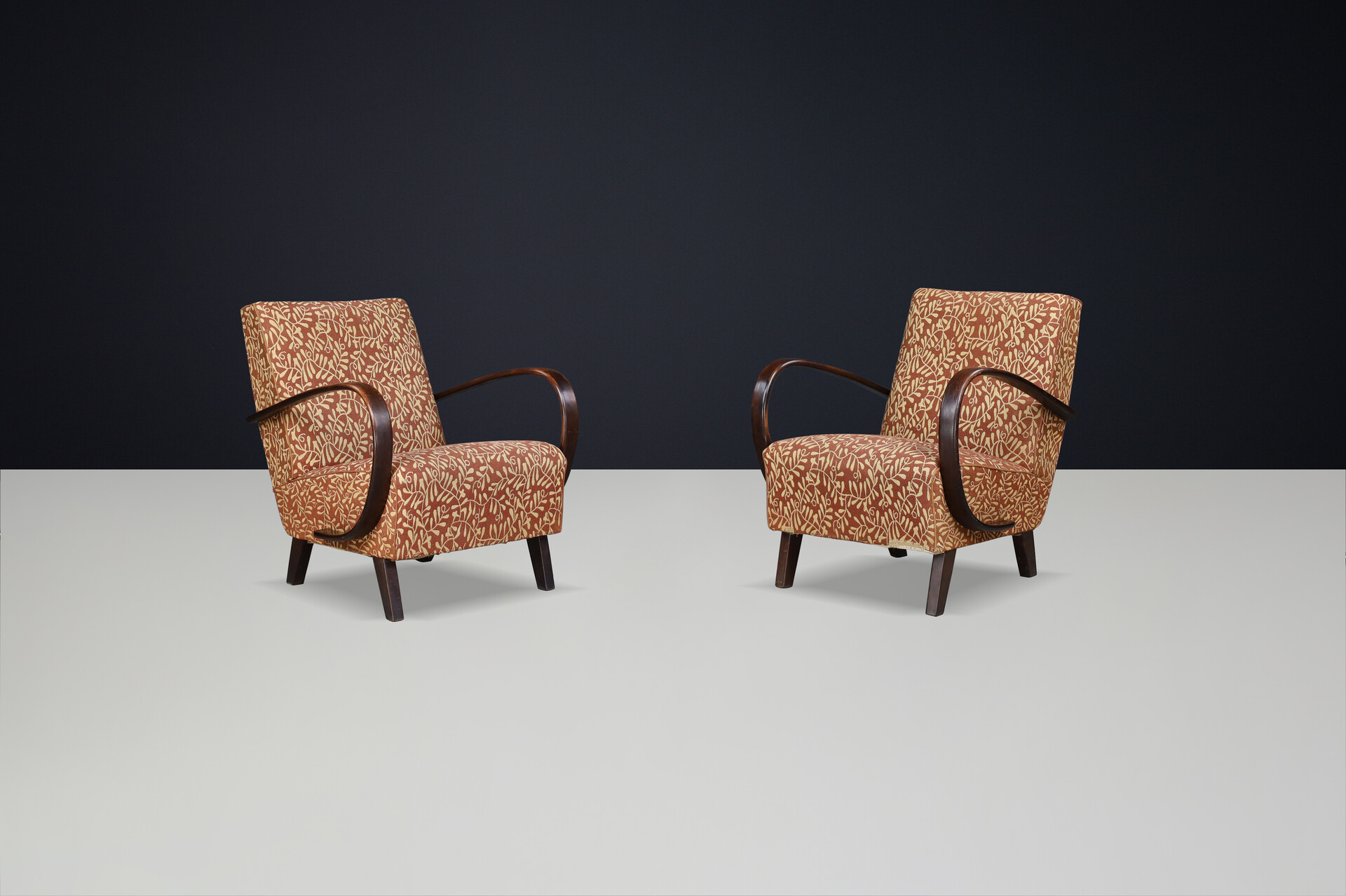 Pair of 1940s Jindřich Halabala Bentwood Armchairs with Original Upholstery Early-20th century