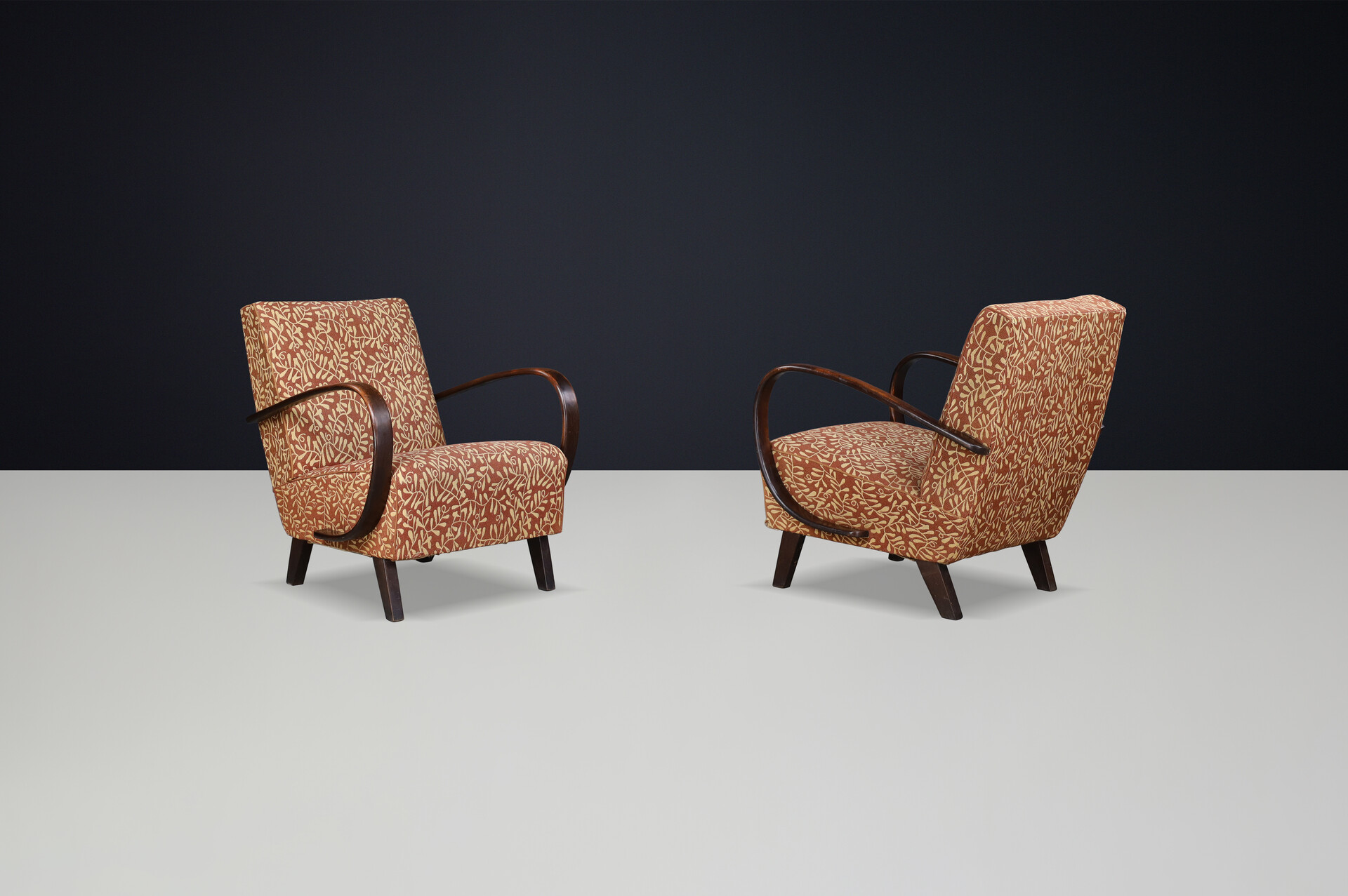 Pair of 1940s Jindřich Halabala Bentwood Armchairs with Original Upholstery Early-20th century