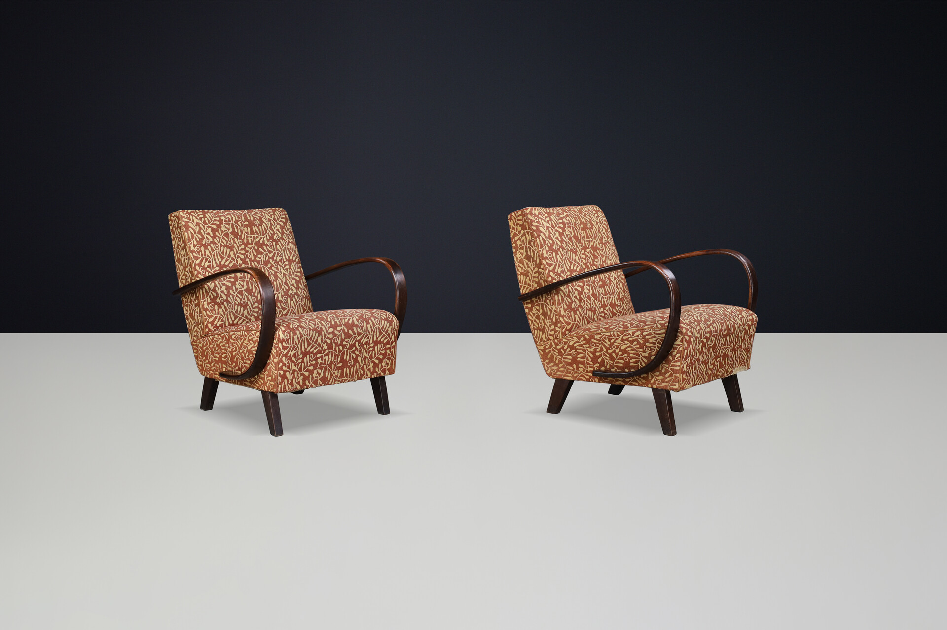 Pair of 1940s Jindřich Halabala Bentwood Armchairs with Original Upholstery Early-20th century