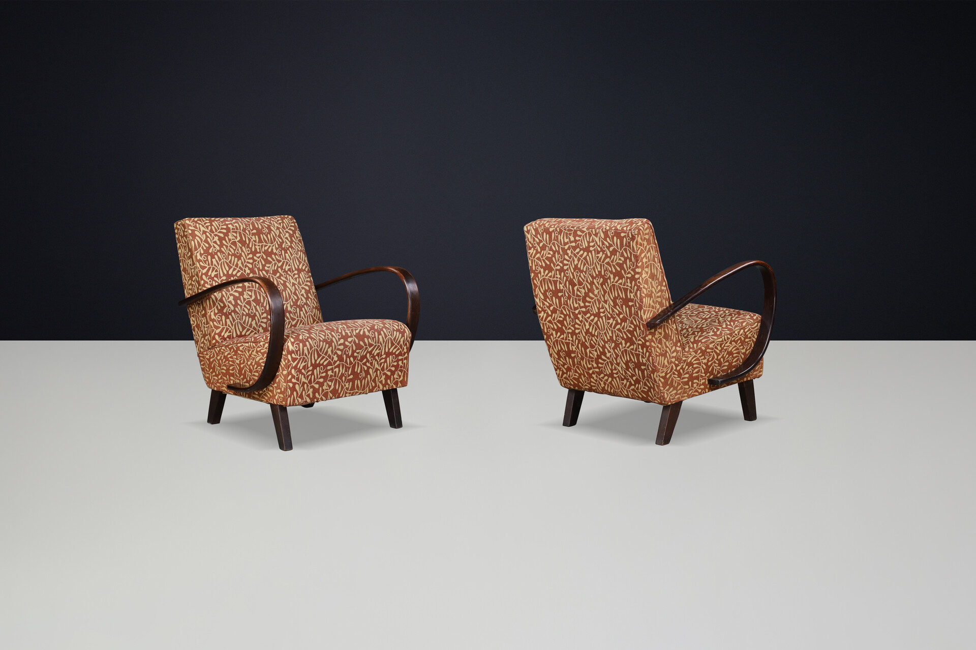 Pair of 1940s Jindřich Halabala Bentwood Armchairs with Original Upholstery Early-20th century