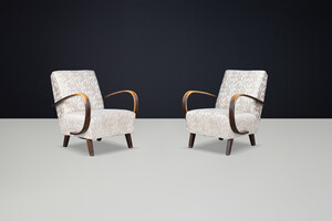Pair of 1940s Jindřich Halabala Bentwood Lounge Chairs with Original Upholstery Mid-20th century