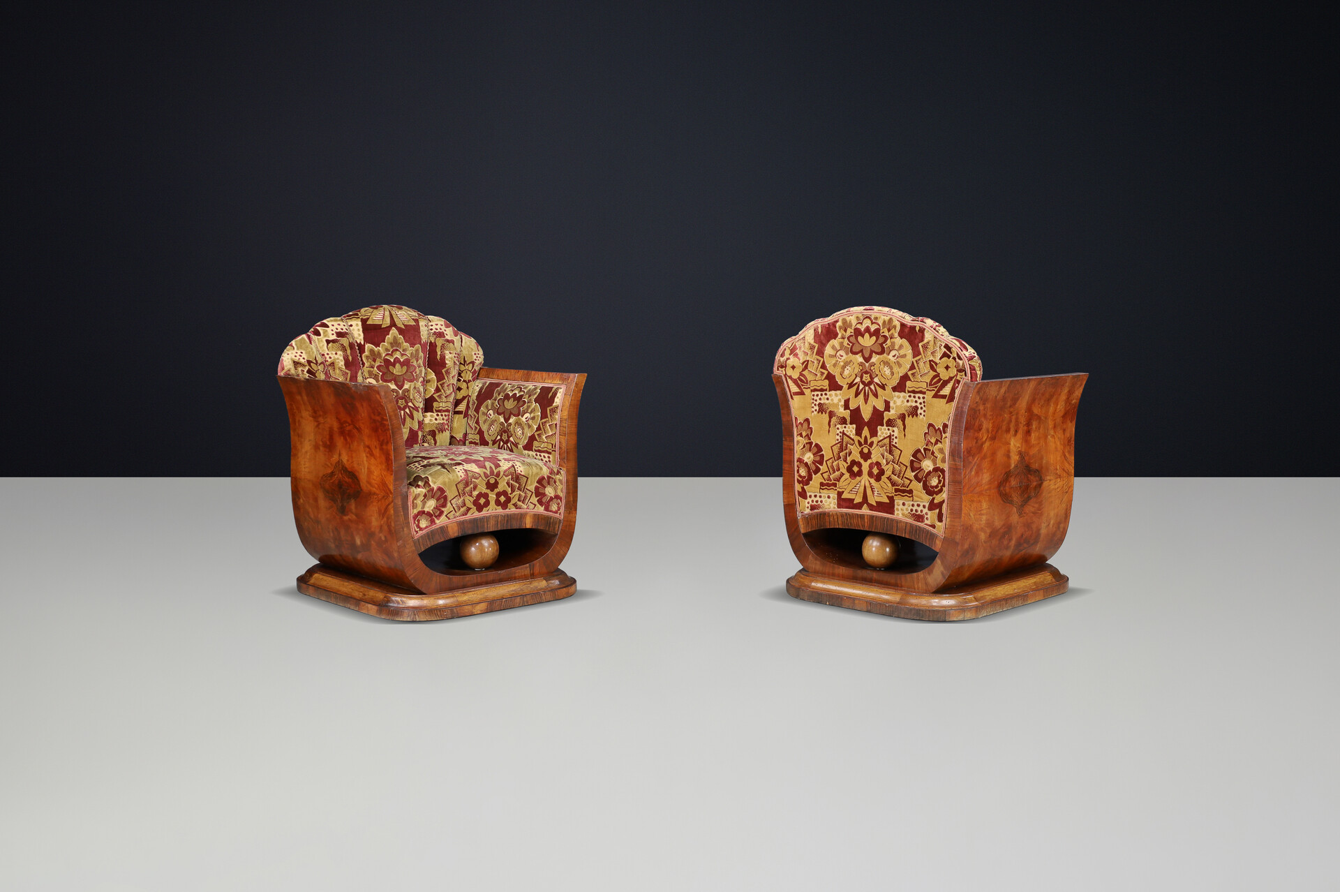Pair of Italian Art Deco Walnut Burl Lounge Chairs with Original Velvet, Naples, 1930s Early-20th century