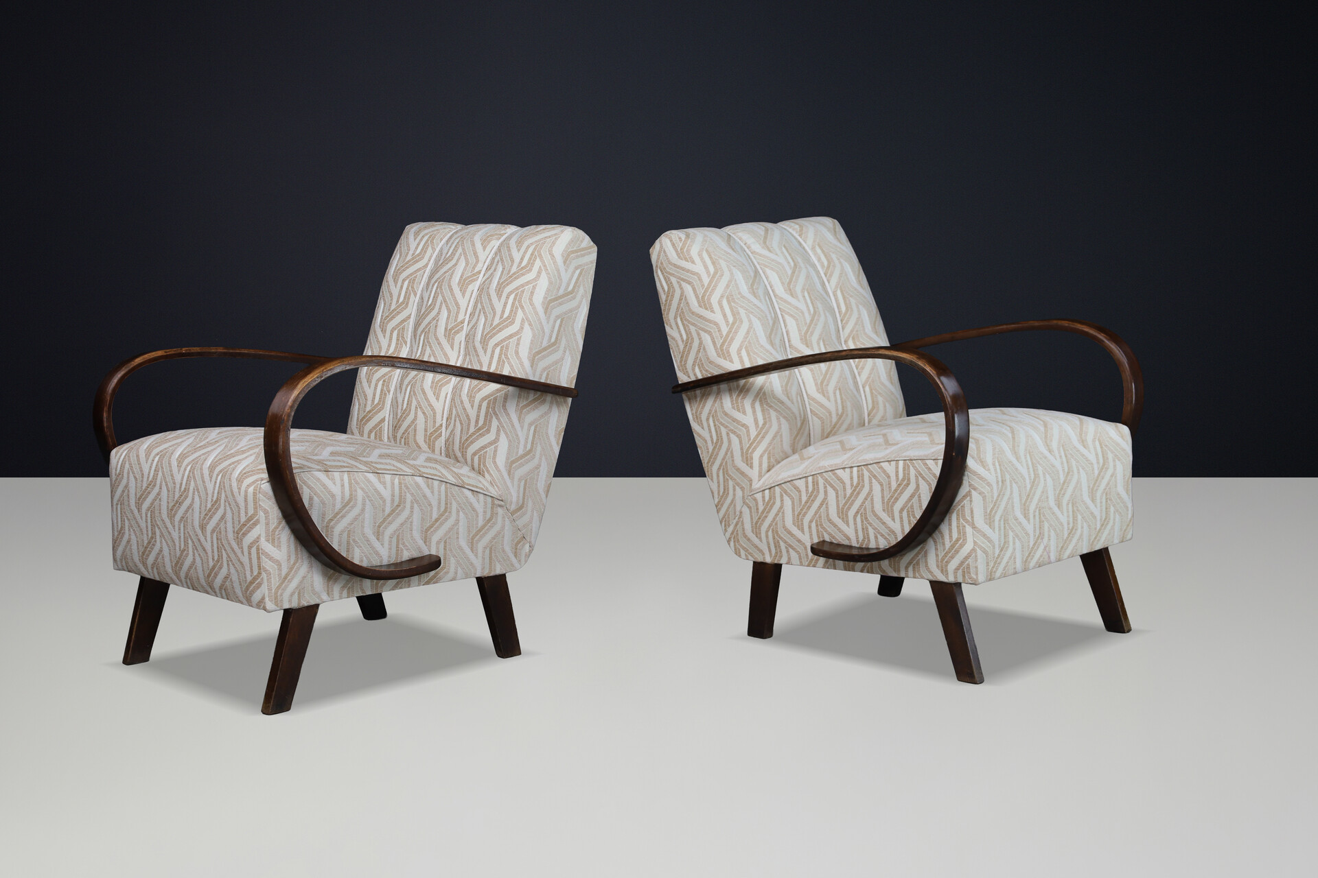 Pair of Jindrich Halabala Bentwood Lounge Chairs, Art Deco, 1940s Praque Mid-20th century