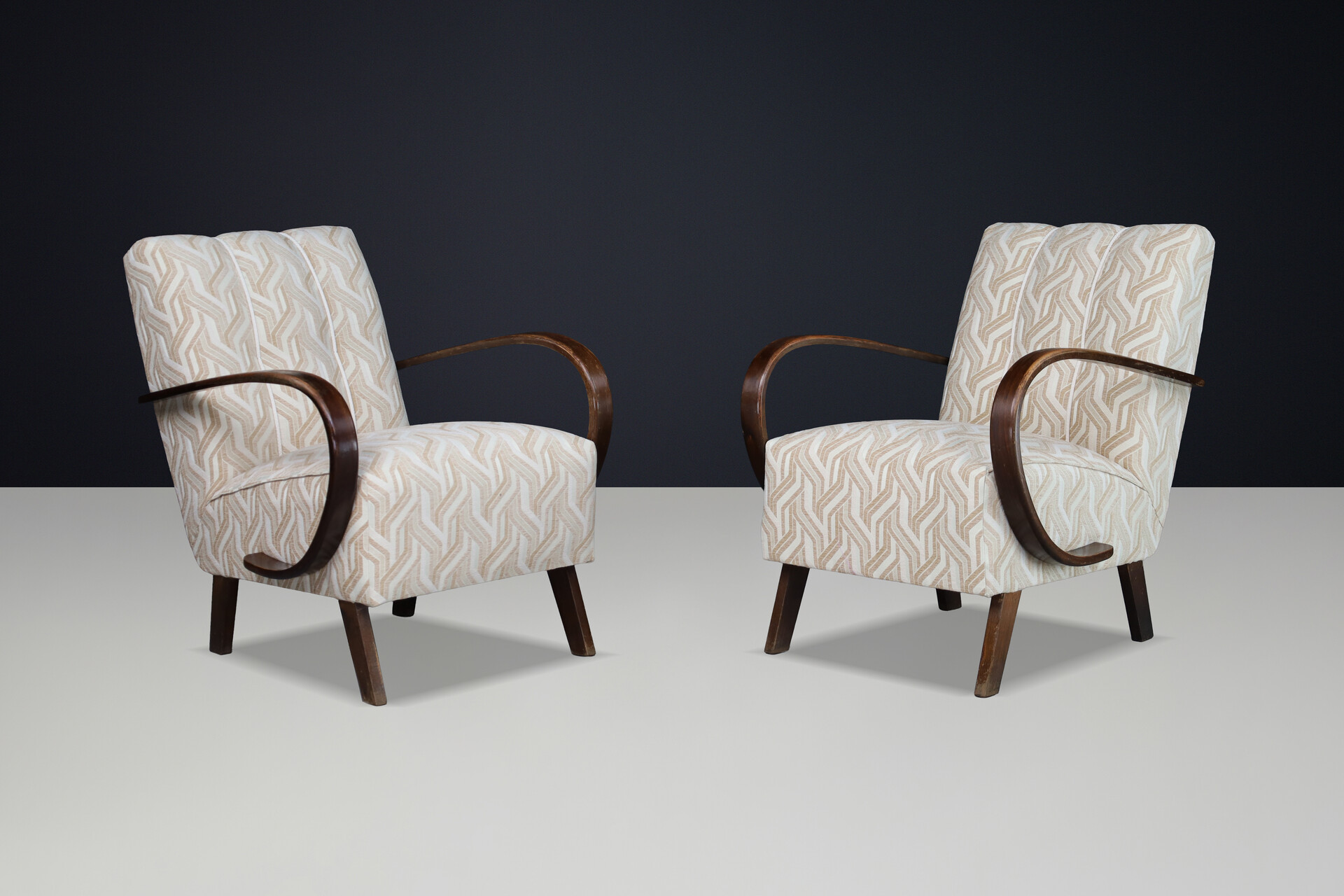 Pair of Jindrich Halabala Bentwood Lounge Chairs, Art Deco, 1940s Praque Mid-20th century