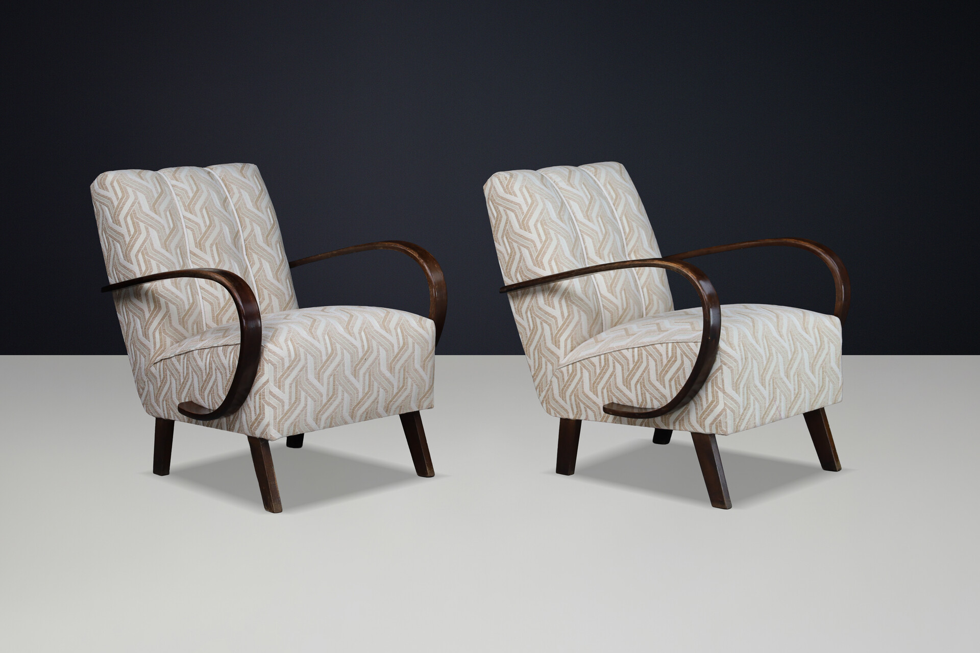 Pair of Jindrich Halabala Bentwood Lounge Chairs, Art Deco, 1940s Praque Mid-20th century