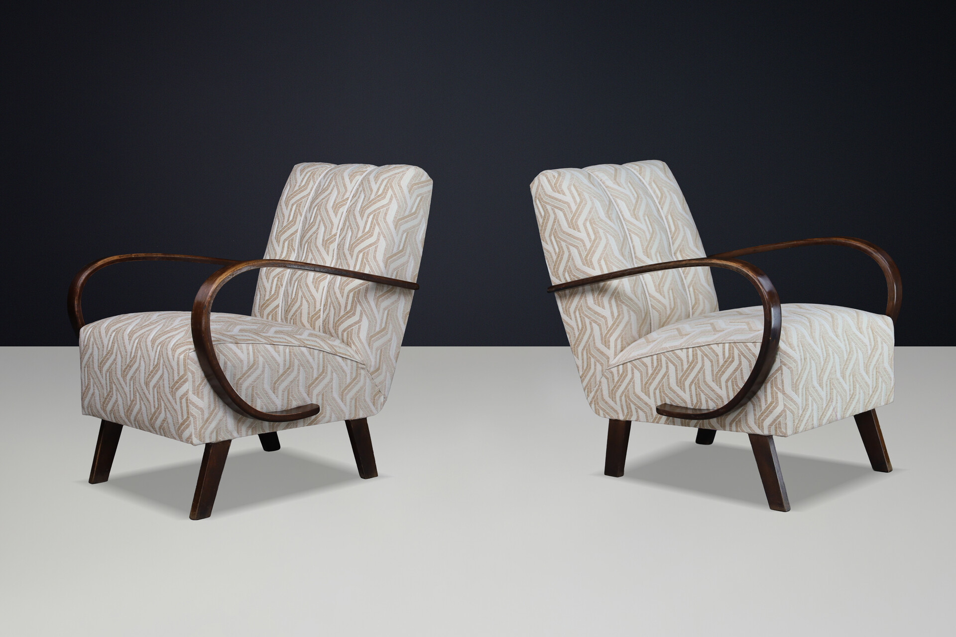 Pair of Jindrich Halabala Bentwood Lounge Chairs, Art Deco, 1940s Praque Mid-20th century