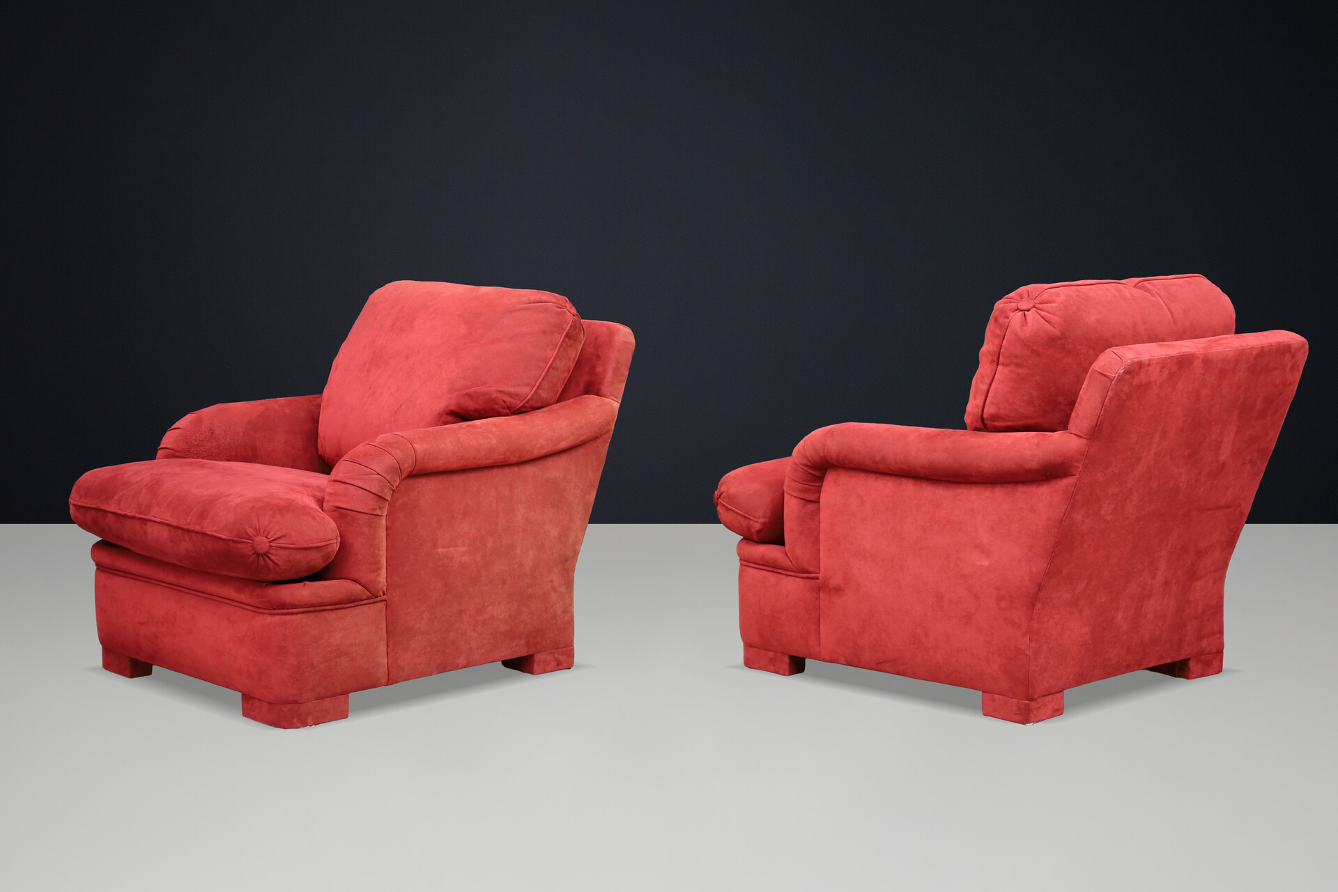 Pair of Large French Lounge Chairs, Sculptural Form, Deep Comfort, 1970s Late-20th century