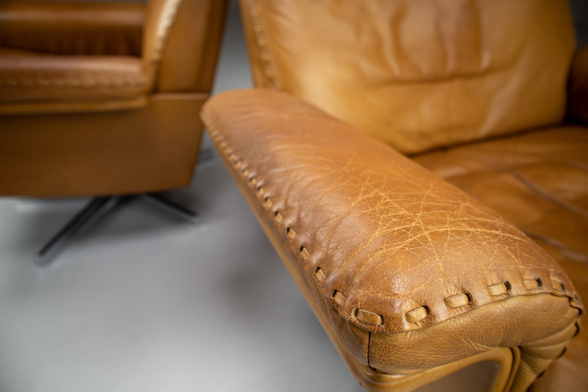 Pair Patinated Cognac De Sede Ds 35 Swivel Leather Armchairs, Switzerland, 1970s Mid-20th century