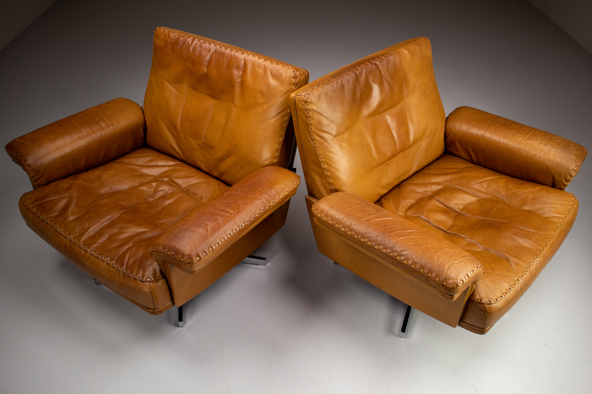 Pair Patinated Cognac De Sede Ds 35 Swivel Leather Armchairs, Switzerland, 1970s Mid-20th century