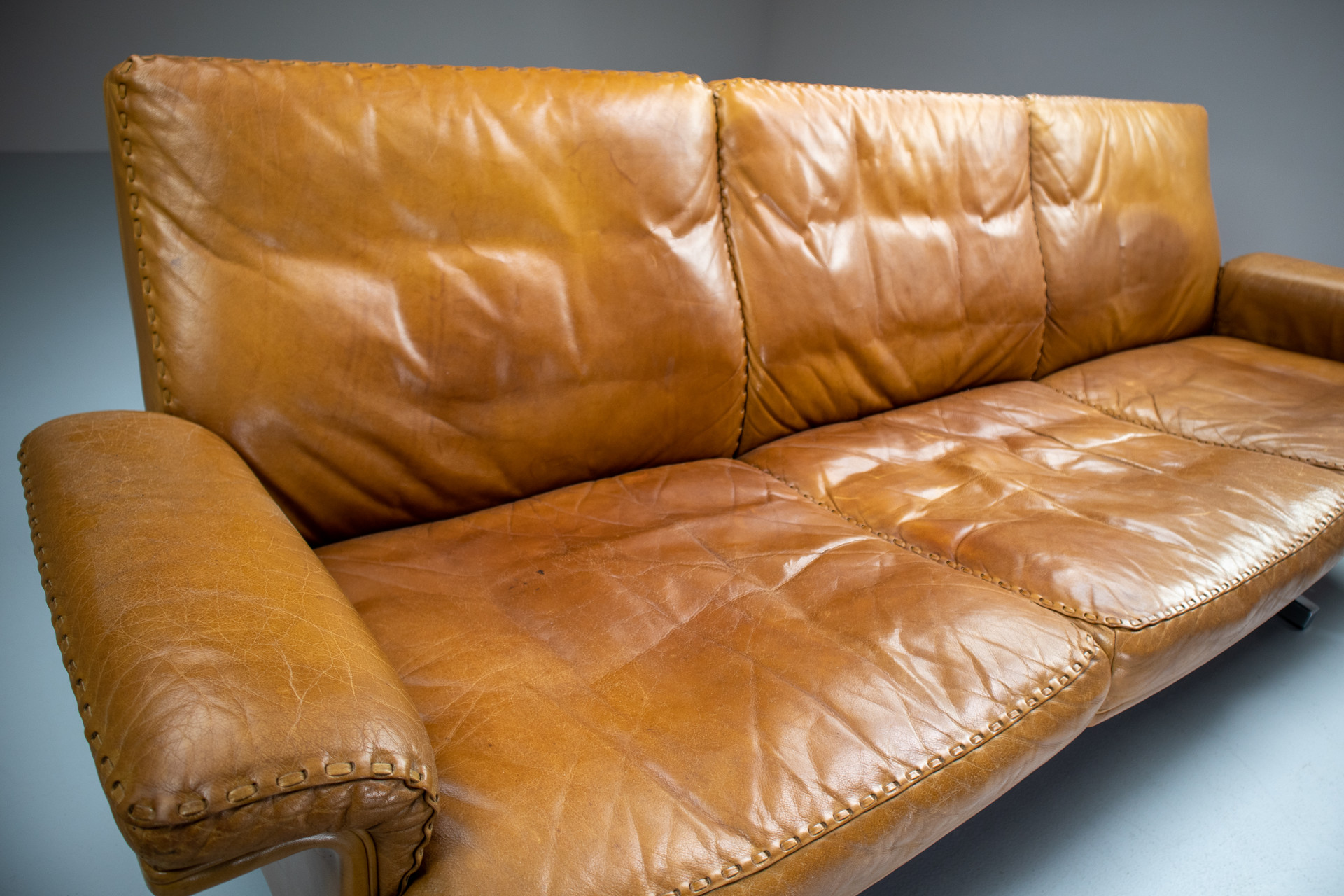 Patinated Cognac Leather De Sede DS 35 Leather Three-Seat Sofa, Switzerland, 1970s Mid-20th century
