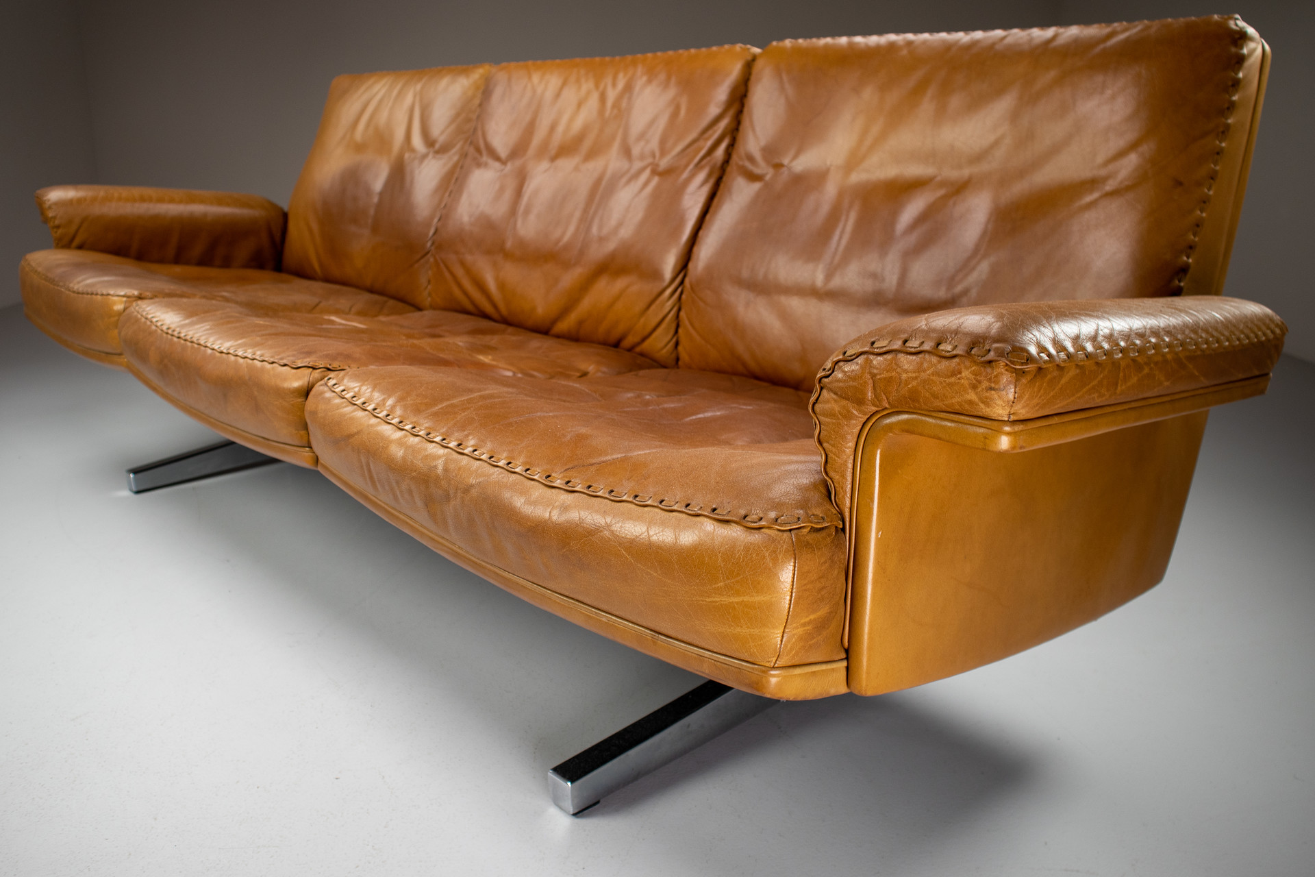 Patinated Cognac Leather De Sede DS 35 Leather Three-Seat Sofa, Switzerland, 1970s Mid-20th century