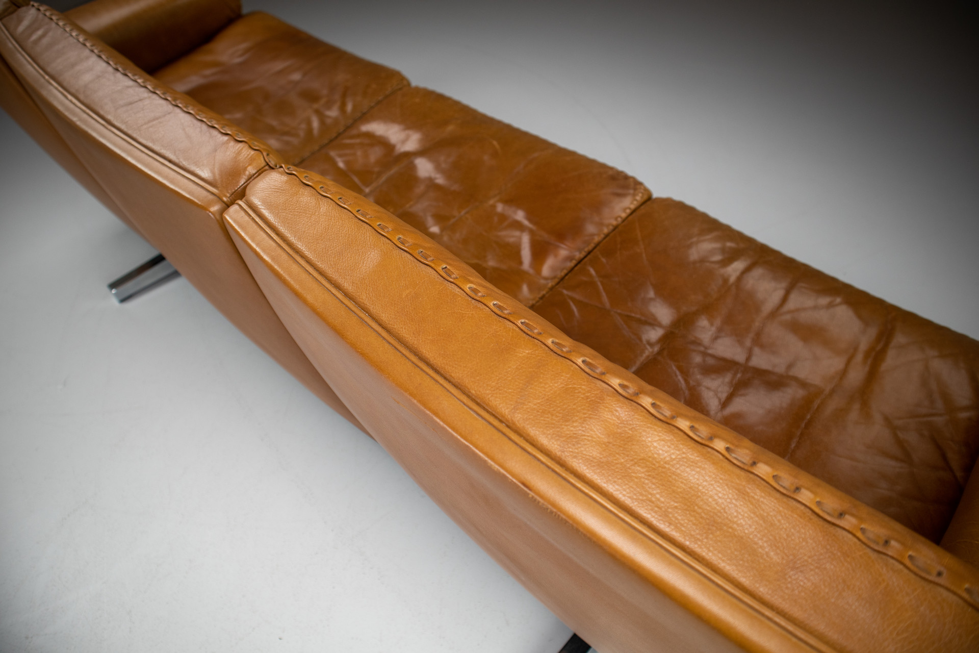Patinated Cognac Leather De Sede DS 35 Leather Three-Seat Sofa, Switzerland, 1970s Mid-20th century