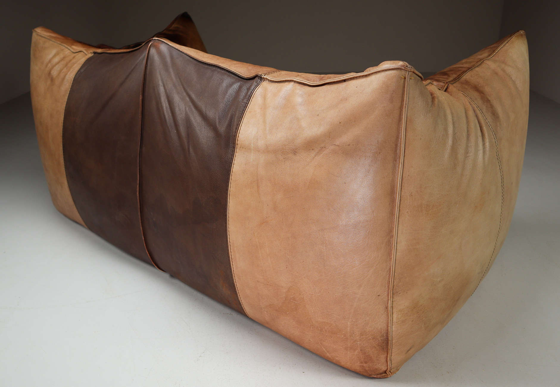 Patinated Cognac leather Le Bambole Sofa by Mario Bellini for B&B Italia, Italy, 1970s Mid-20th century