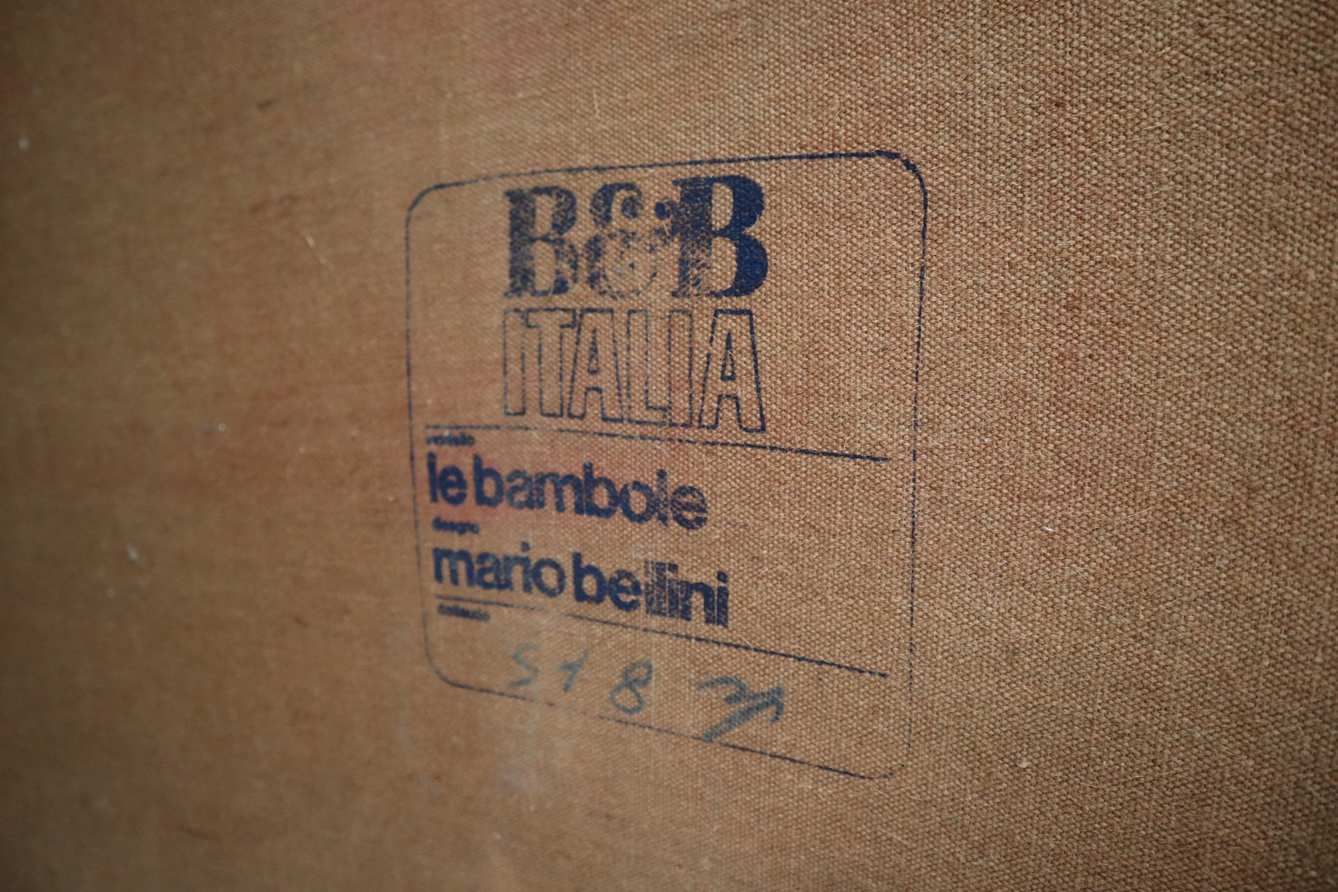 Patinated Cognac leather Le Bambole Sofa by Mario Bellini for B&B Italia, Italy, 1970s Mid-20th century