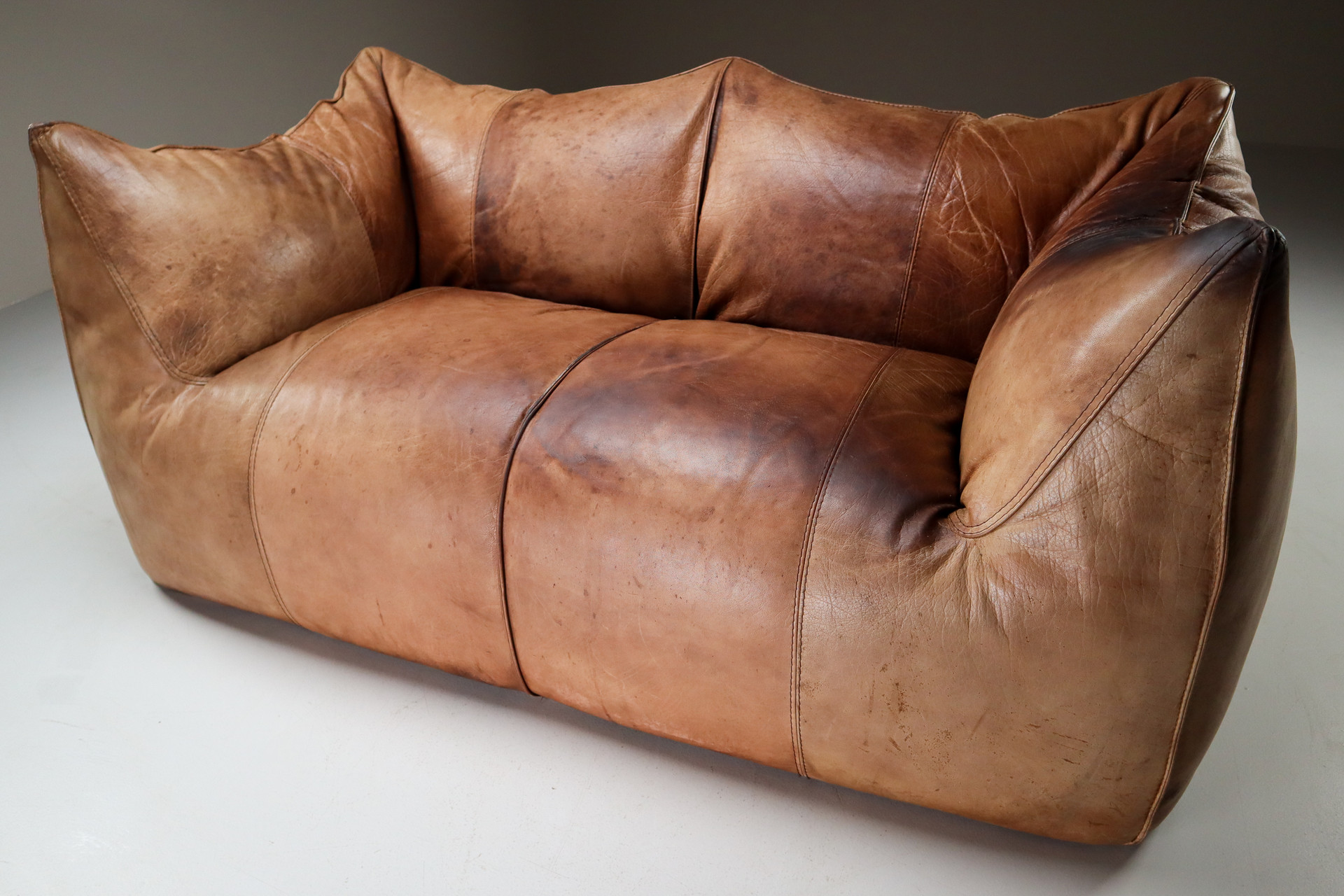 Patinated Cognac leather Le Bambole Sofa by Mario Bellini for B&B Italia, Italy, 1970s Mid-20th century