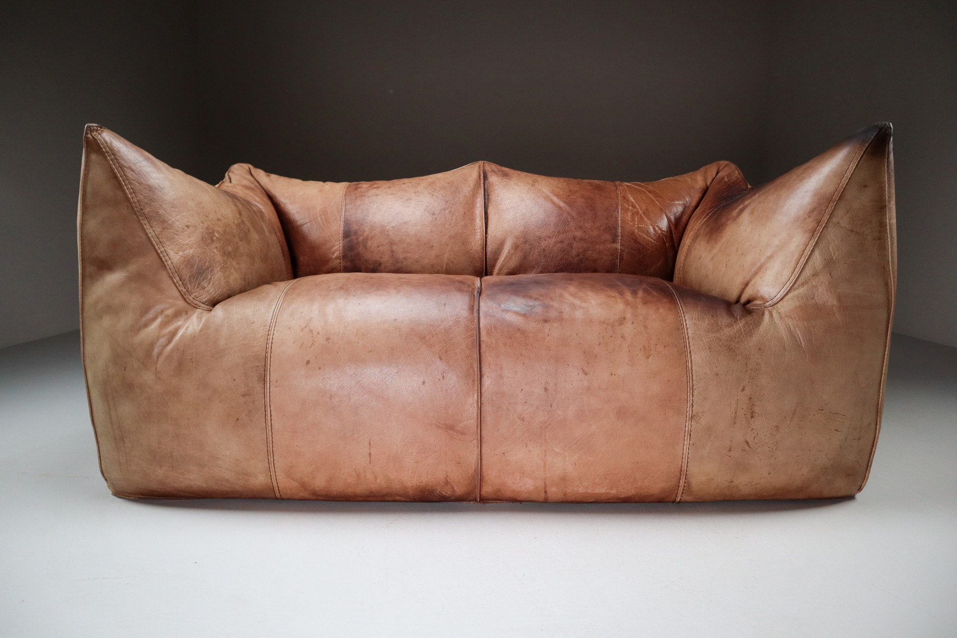 Patinated Cognac leather Le Bambole Sofa by Mario Bellini for B&B Italia, Italy, 1970s Mid-20th century