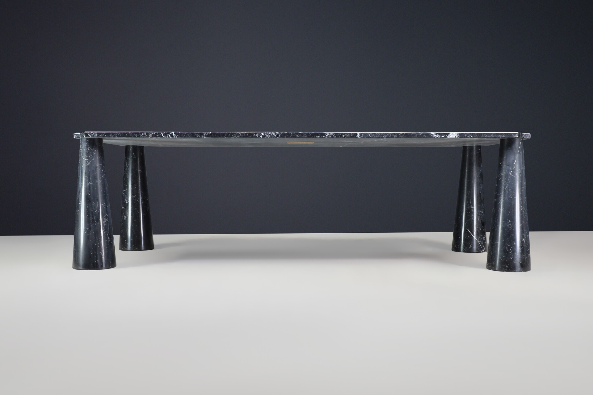 Post modern Angelo Mangiarotti for Skipper 'Eros,' large rectangular dining table in black Marquina Marble, Italy, the 1970s. Mid-20th century