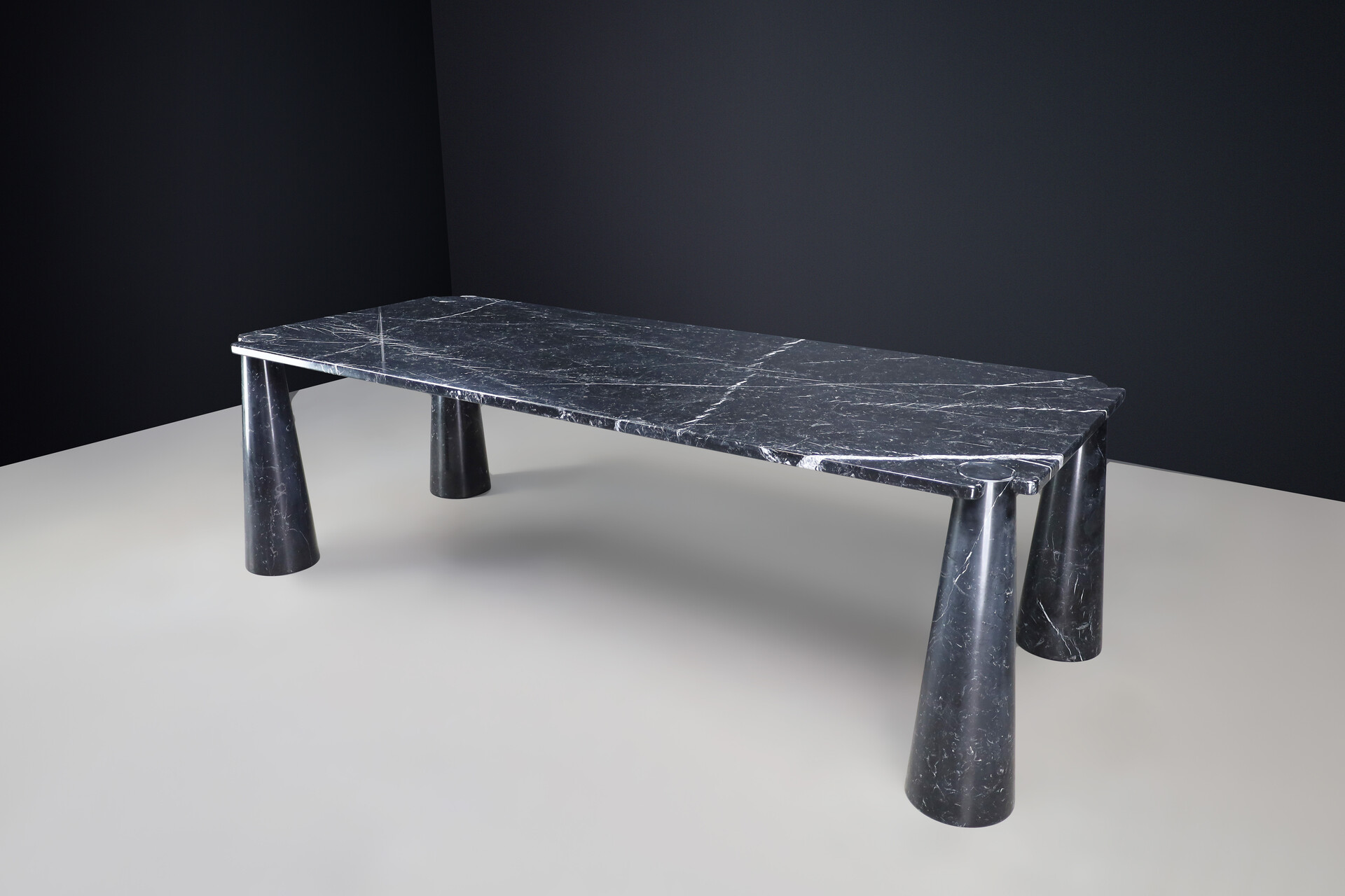 Post modern Angelo Mangiarotti for Skipper 'Eros,' large rectangular dining table in black Marquina Marble, Italy, the 1970s. Mid-20th century