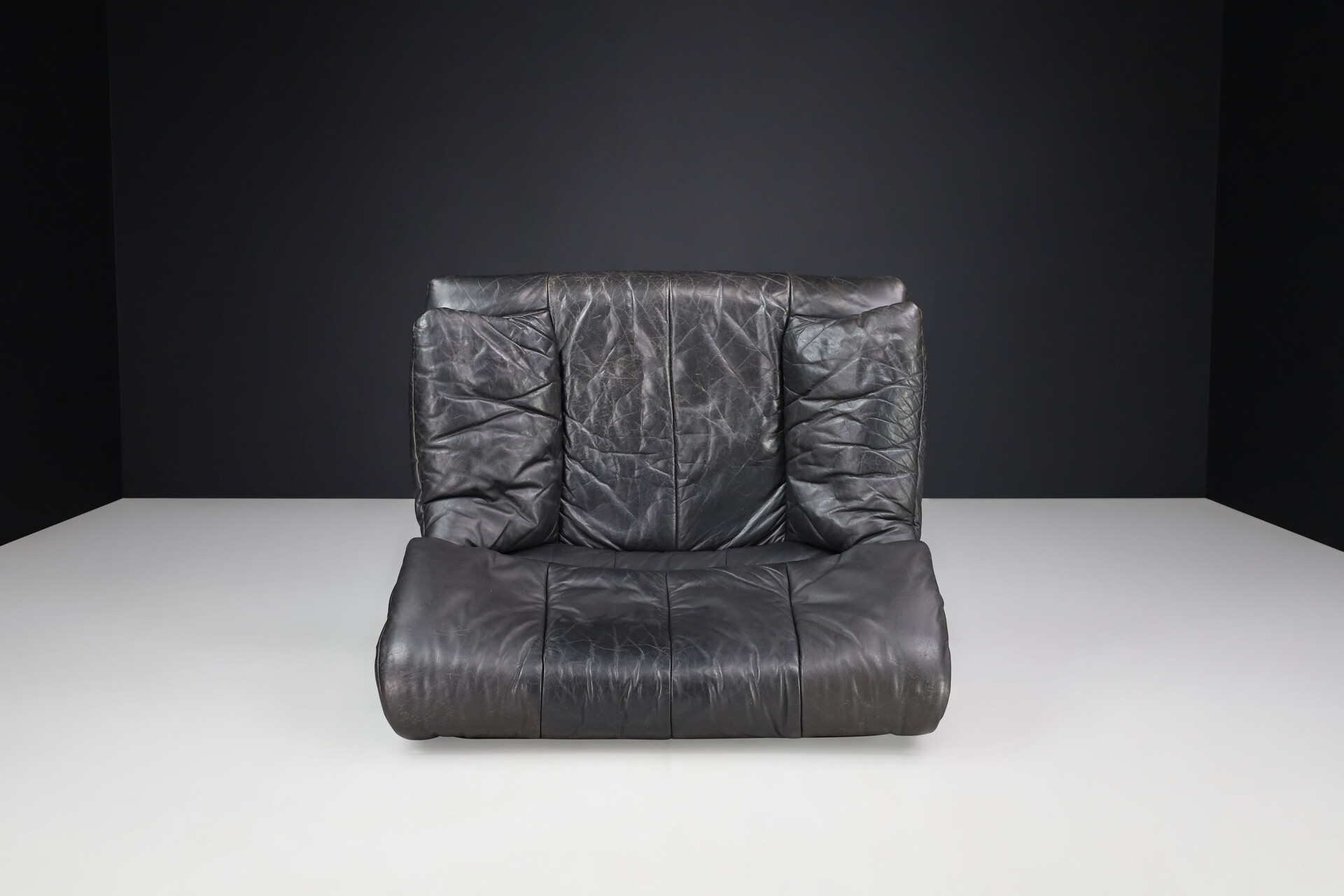Post modern Nicoletti Salotti  Black Leather Lounge Chairs, Italy 1980s Late-20th century
