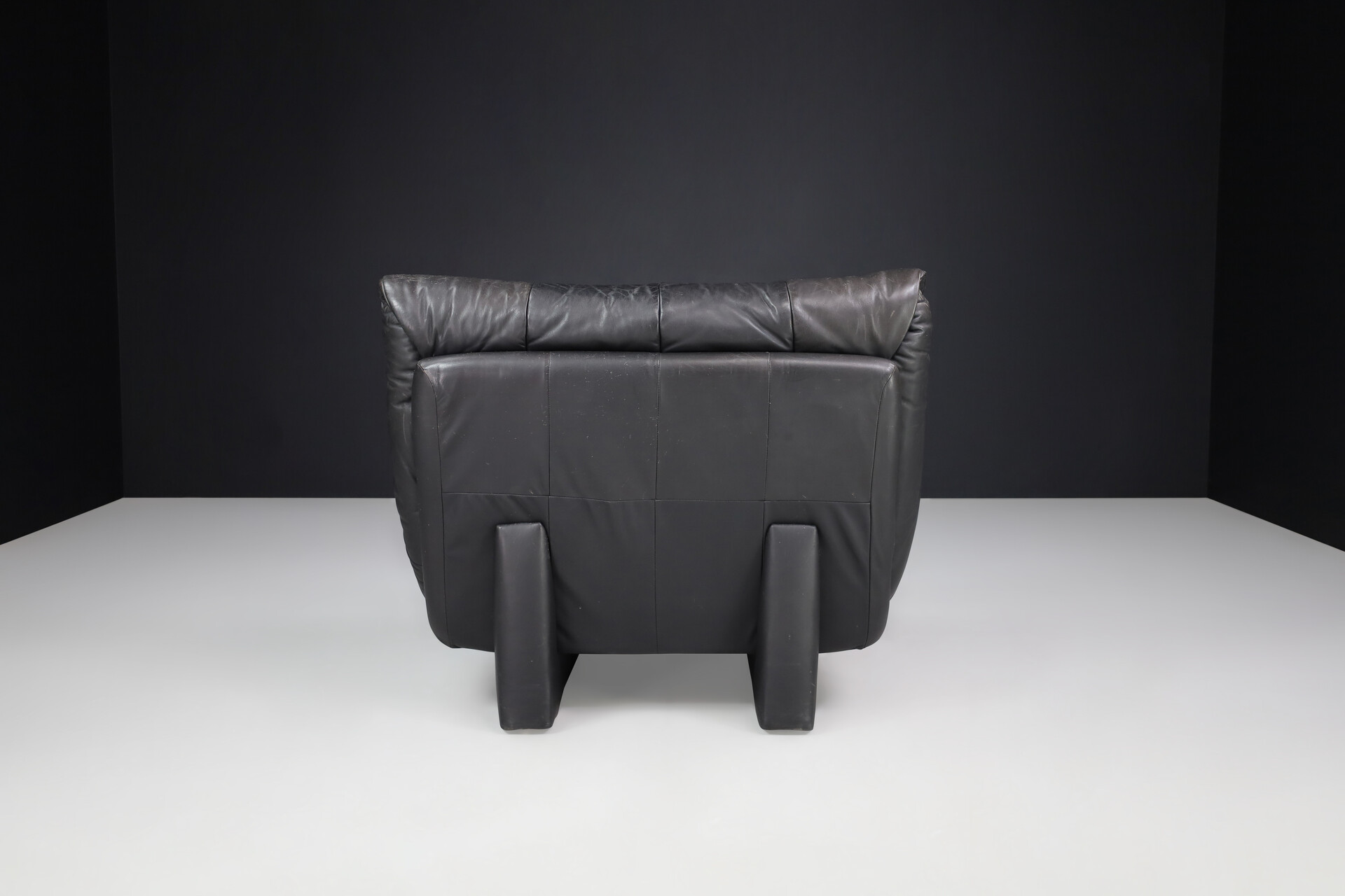 Post modern Nicoletti Salotti  Black Leather Lounge Chairs, Italy 1980s Late-20th century