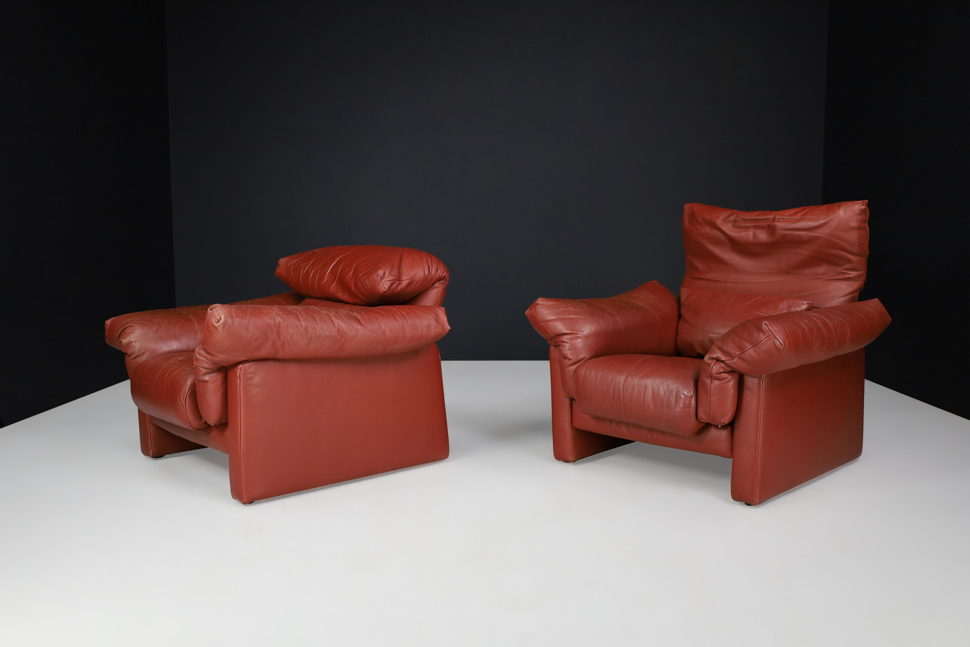Post modern Patinated leather Lounge Chairs, Italy 1980s Late-20th century